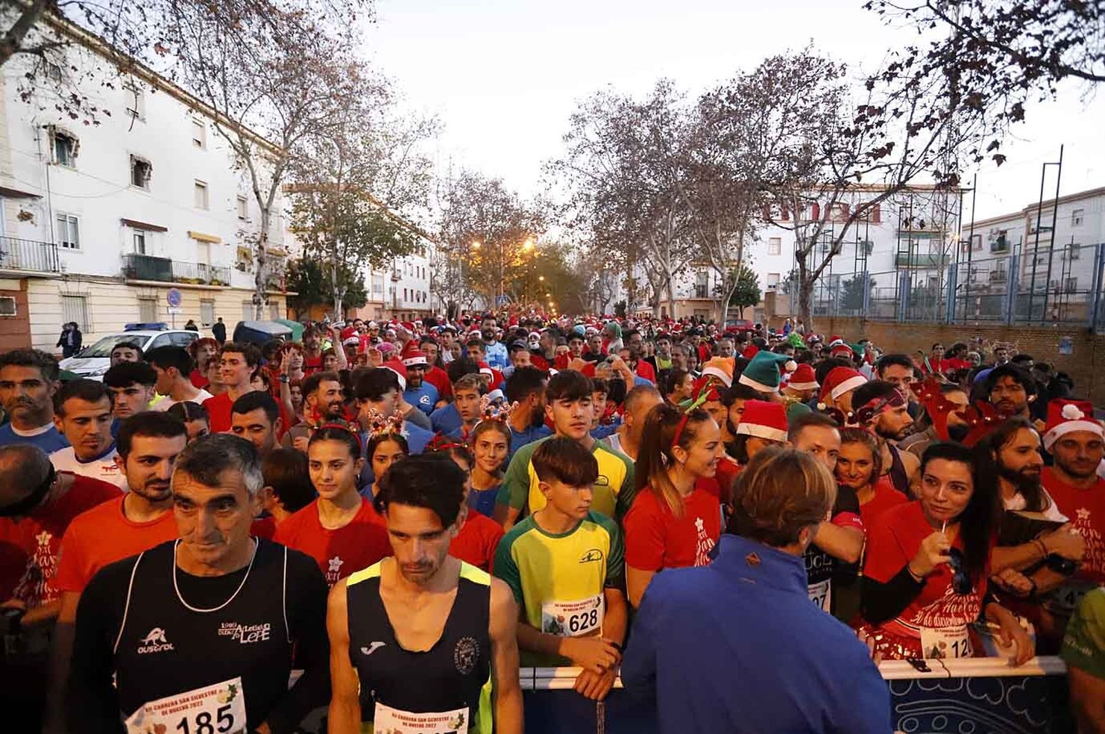 Imágenes de la carrera de San Silvestre en Huelva