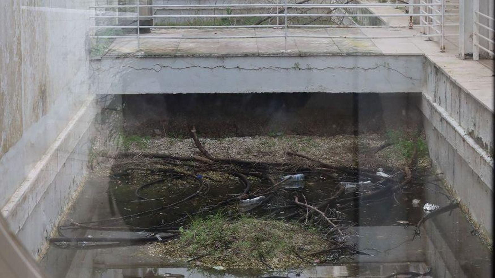 Zonas anegadas en el Pabellón de España