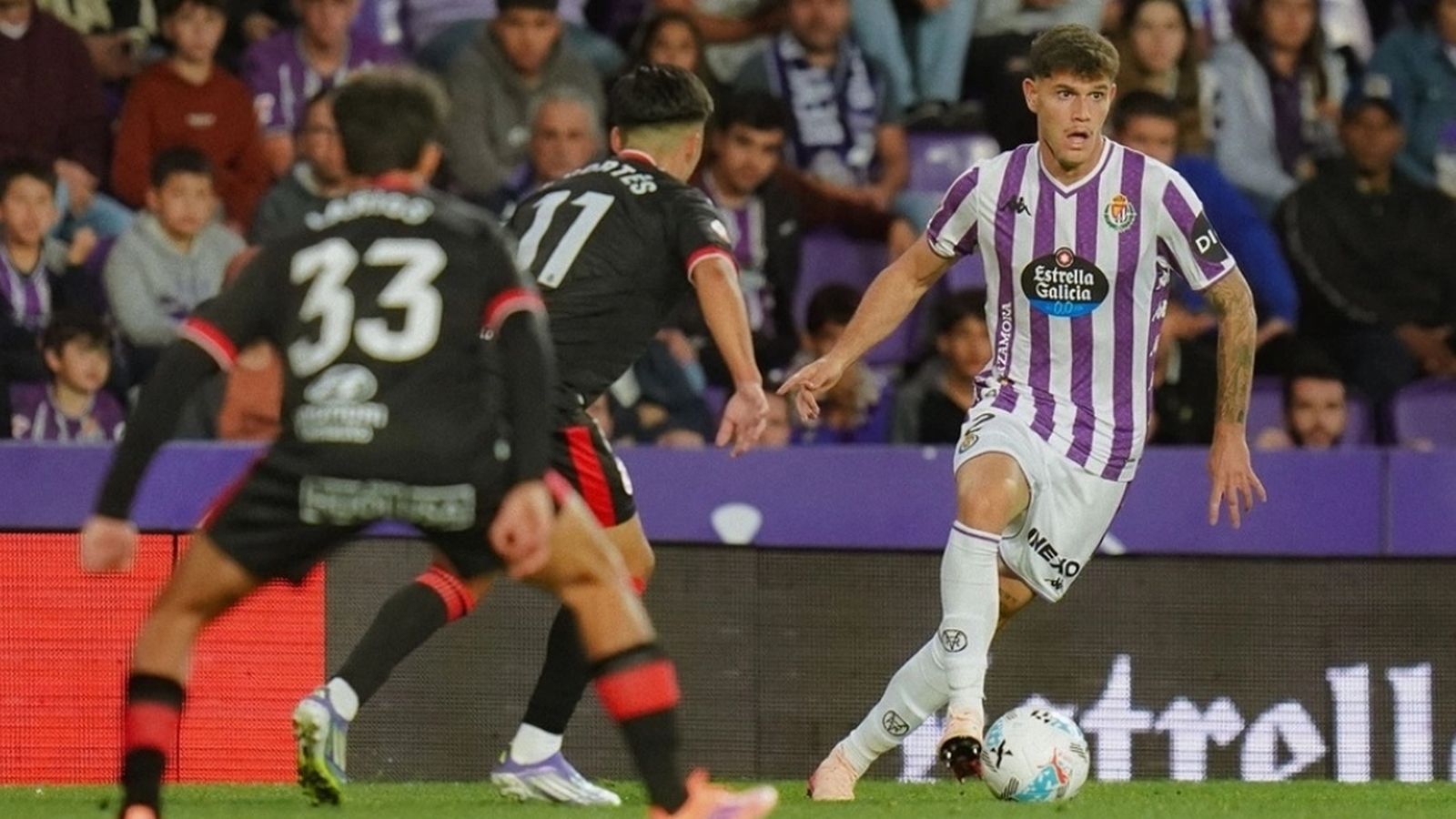 Trilli controla el balón en un partido del Real Valladolid de la presente temporada.