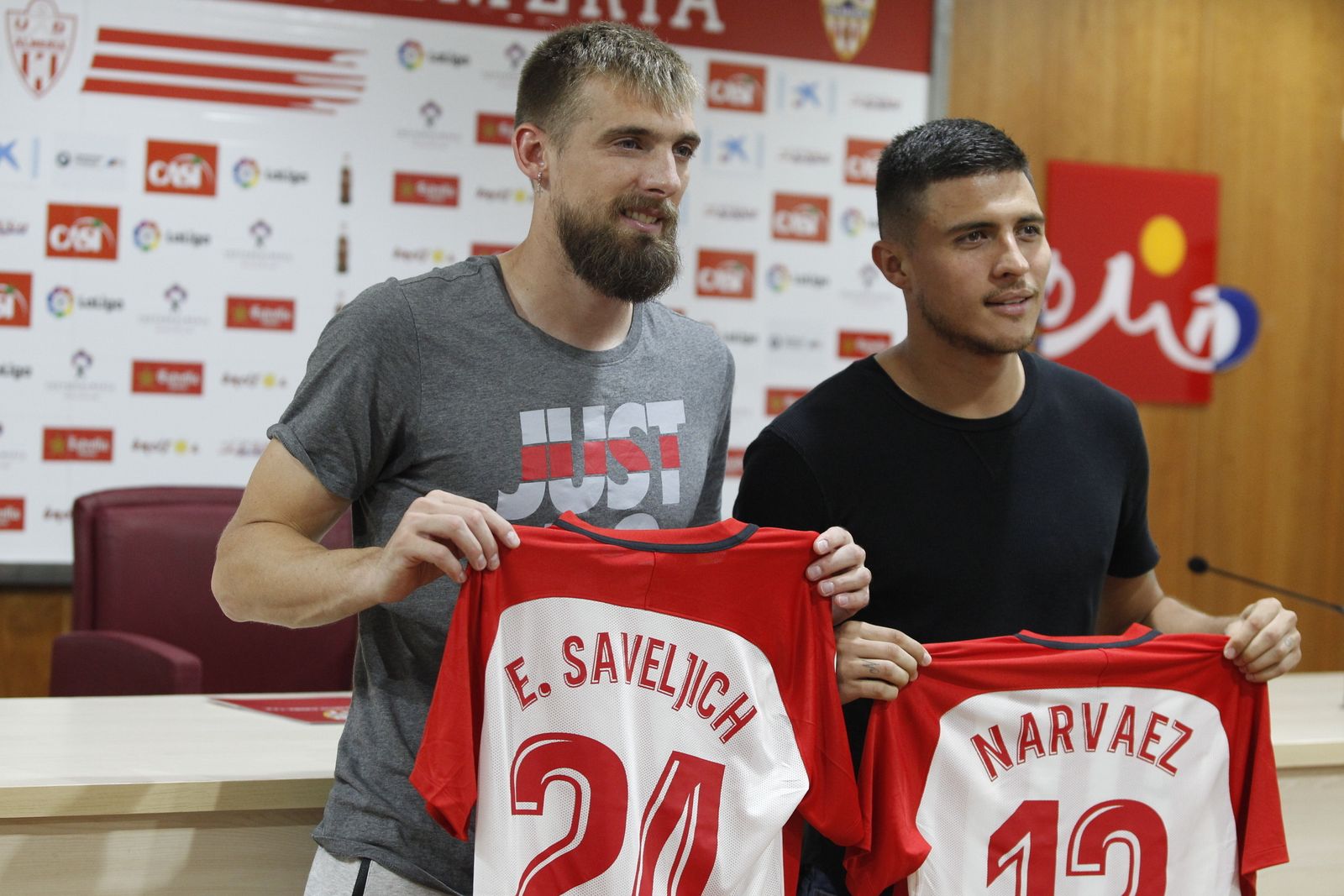 Saveljich hereda el dorsal número 24 que lucía Joaquín y Narváez portará el 12, desierto el curso pasado.