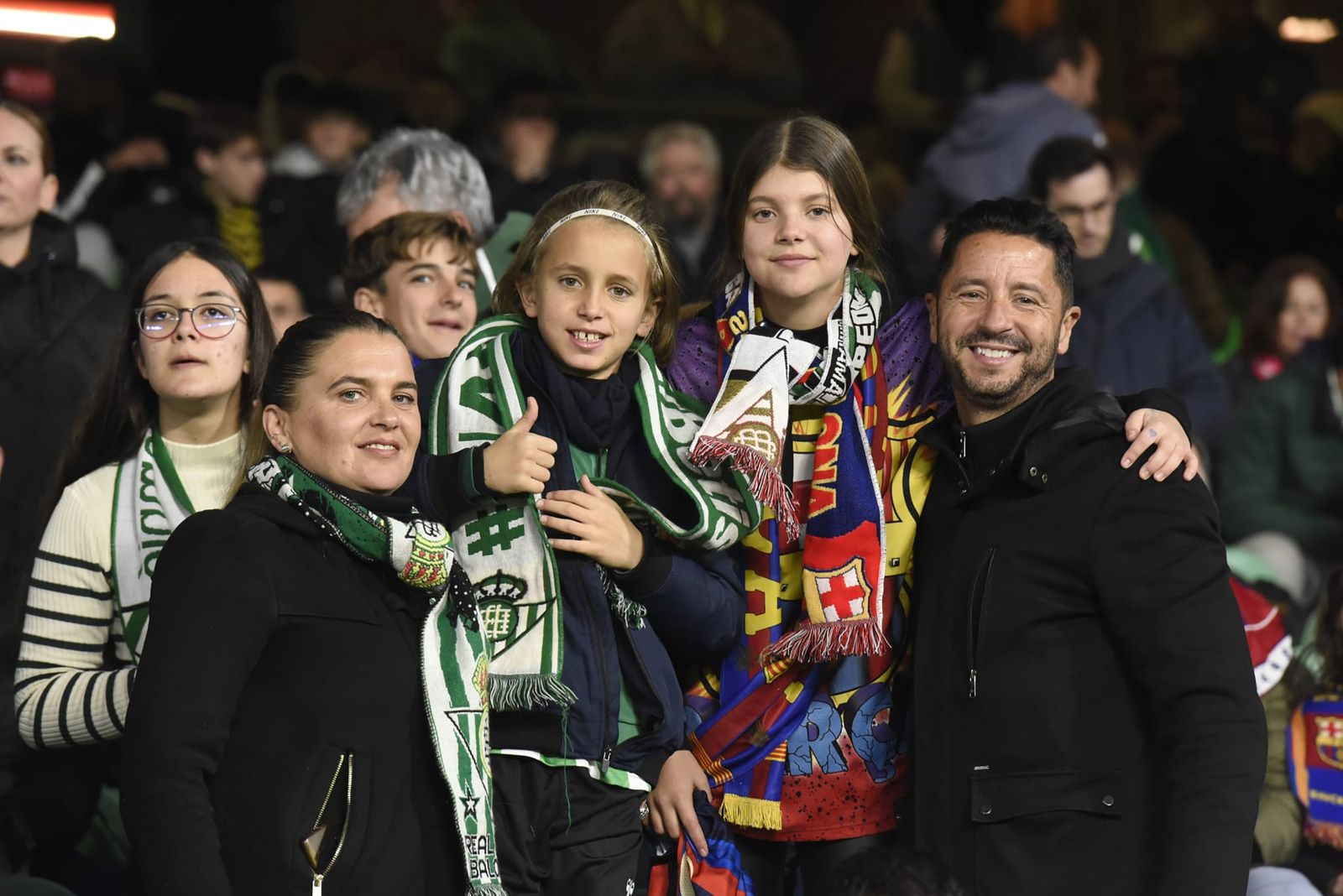 Búscate en las fotos del Betis-Barcelona