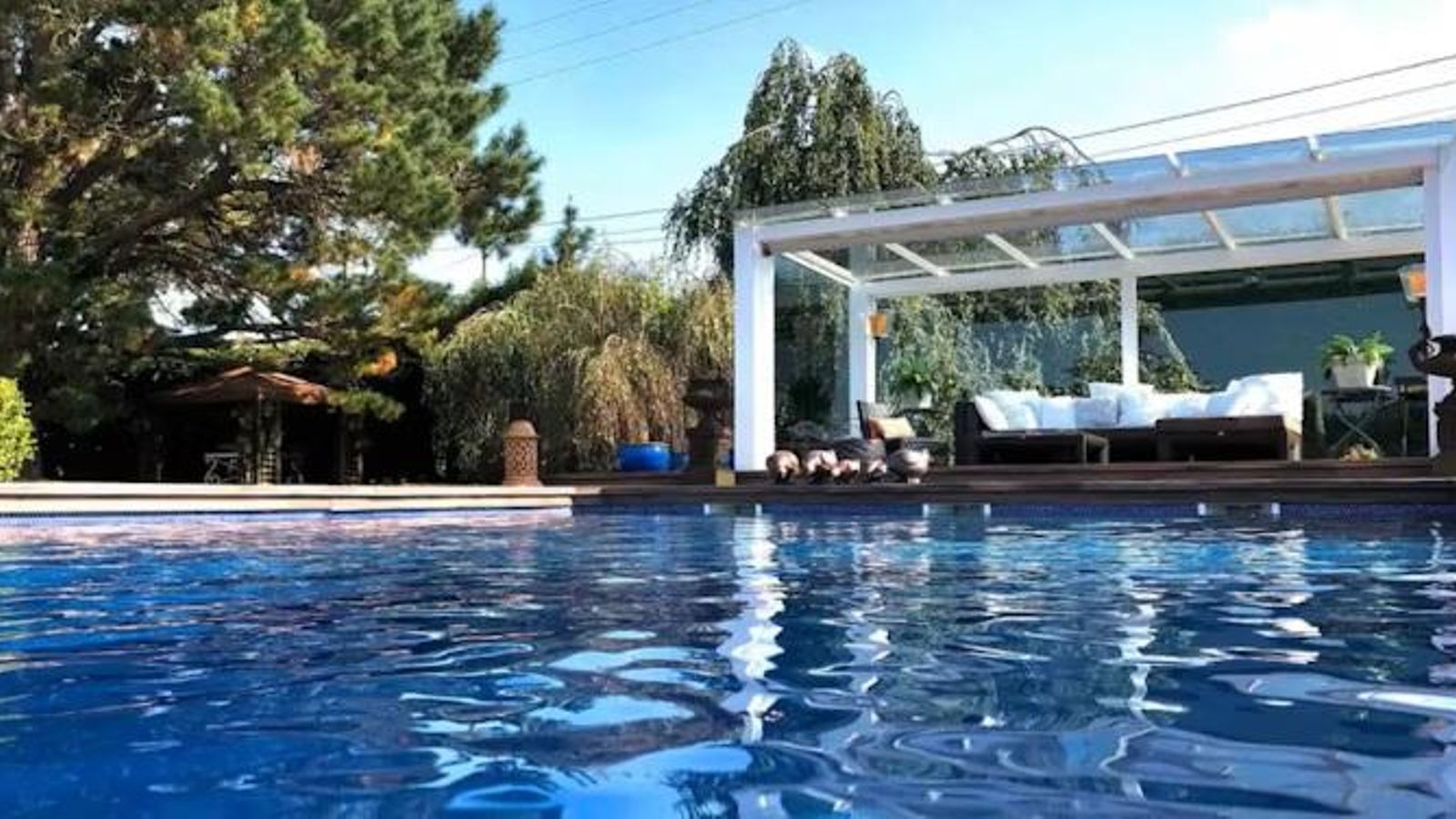 Muy cerca de la Ciudad Patrimonio de la Humanidad de Úbeda tienes esta preciosa piscina para alquilar por horas. Muy cerca de la Ciudad Patrimonio de la Humanidad de Úbeda tienes esta preciosa piscina para alquilar por horas.