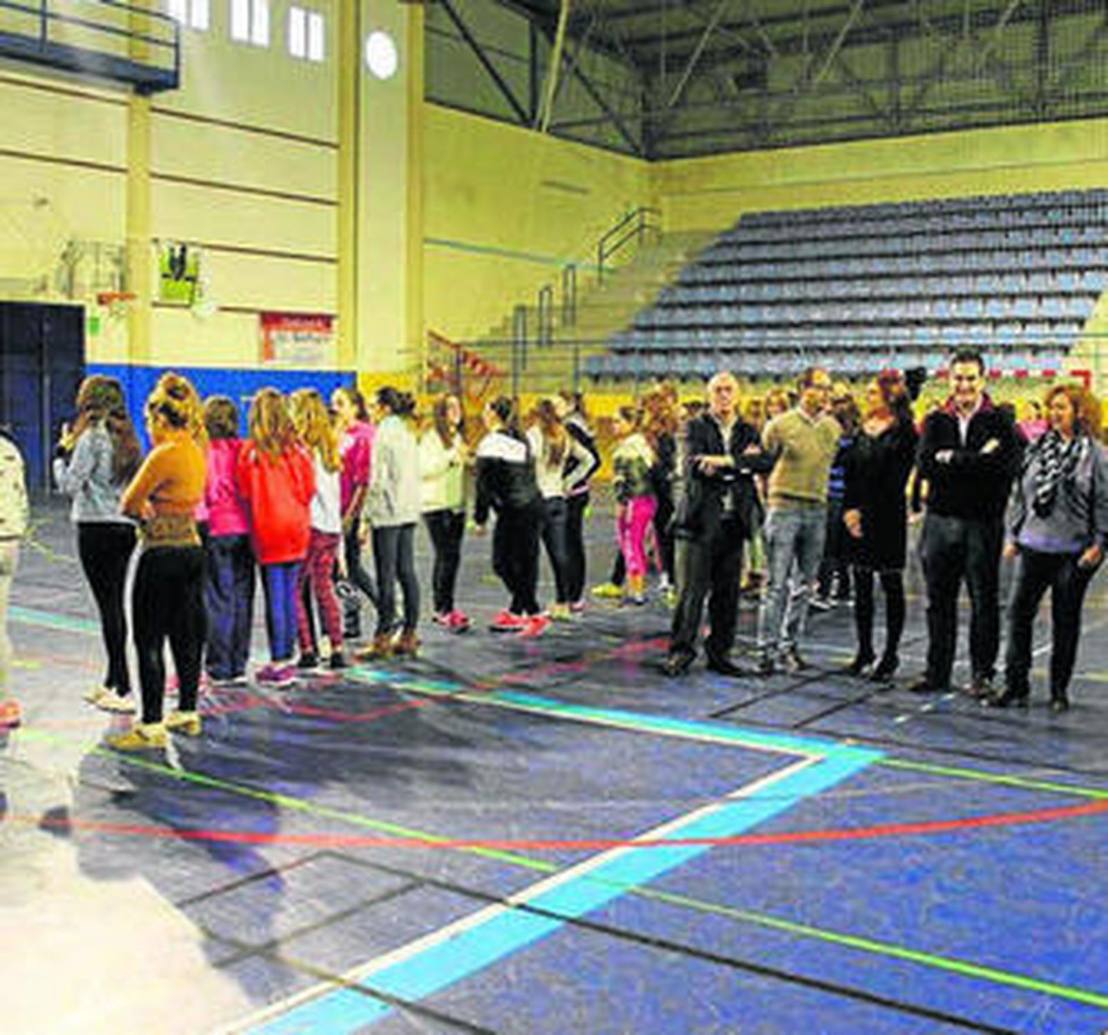 El alcalde y la diputada Elisa Fernández visitaron a las participantes.