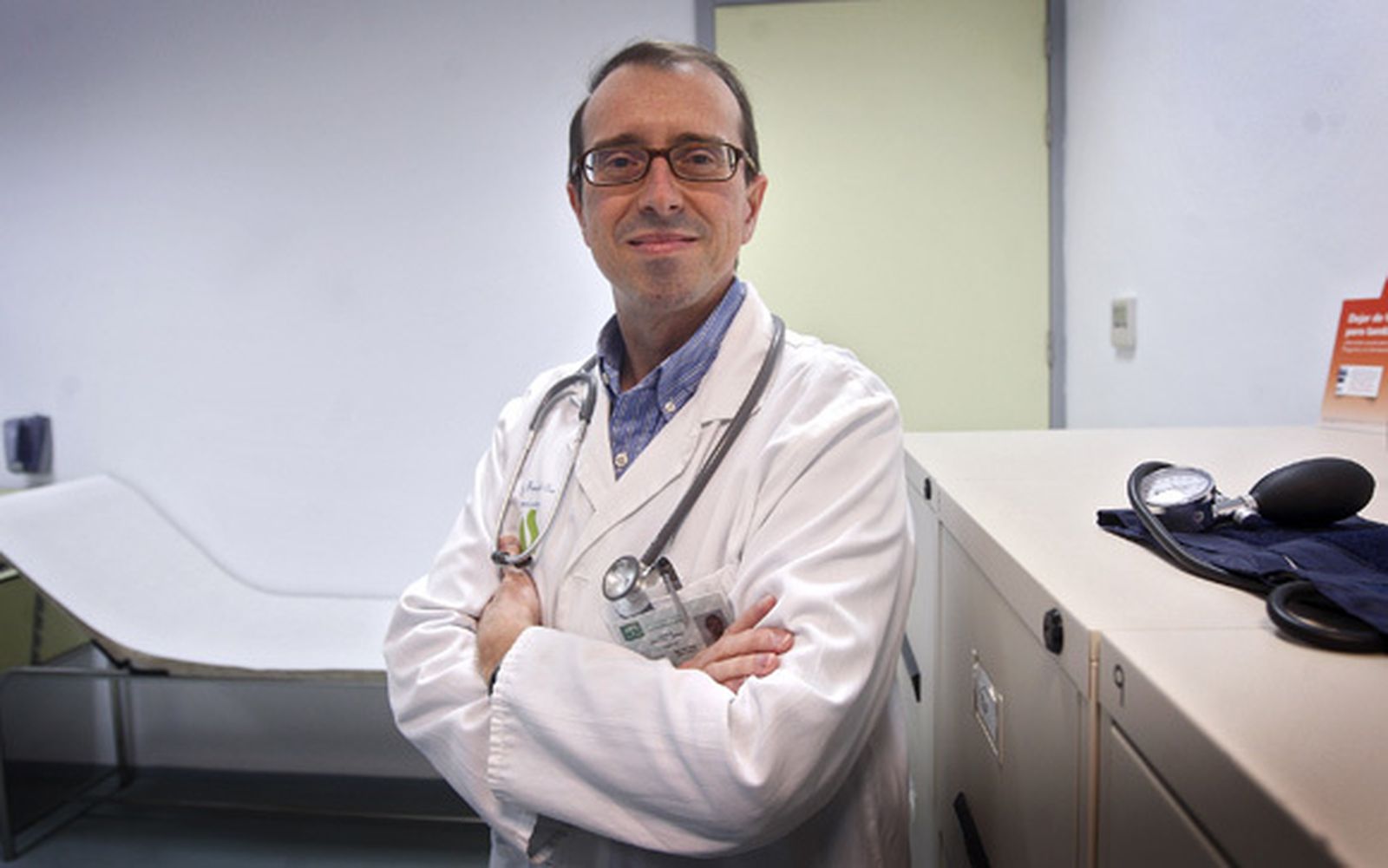 El doctor Aurelio Arnedillo en una consulta. /Joaquín Pino