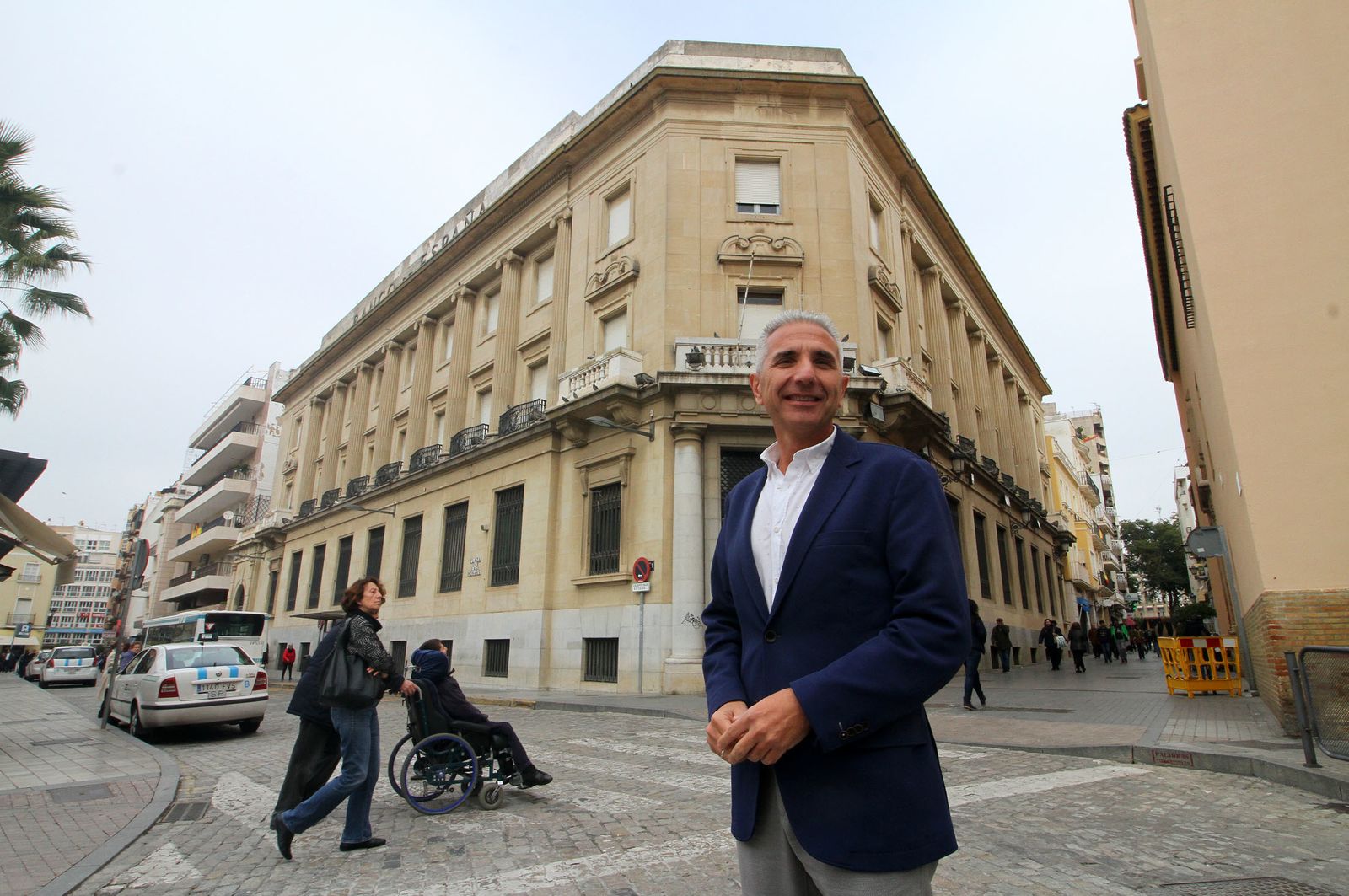 Miguel Ángel Vázquez, delante del edificio del Banco de España