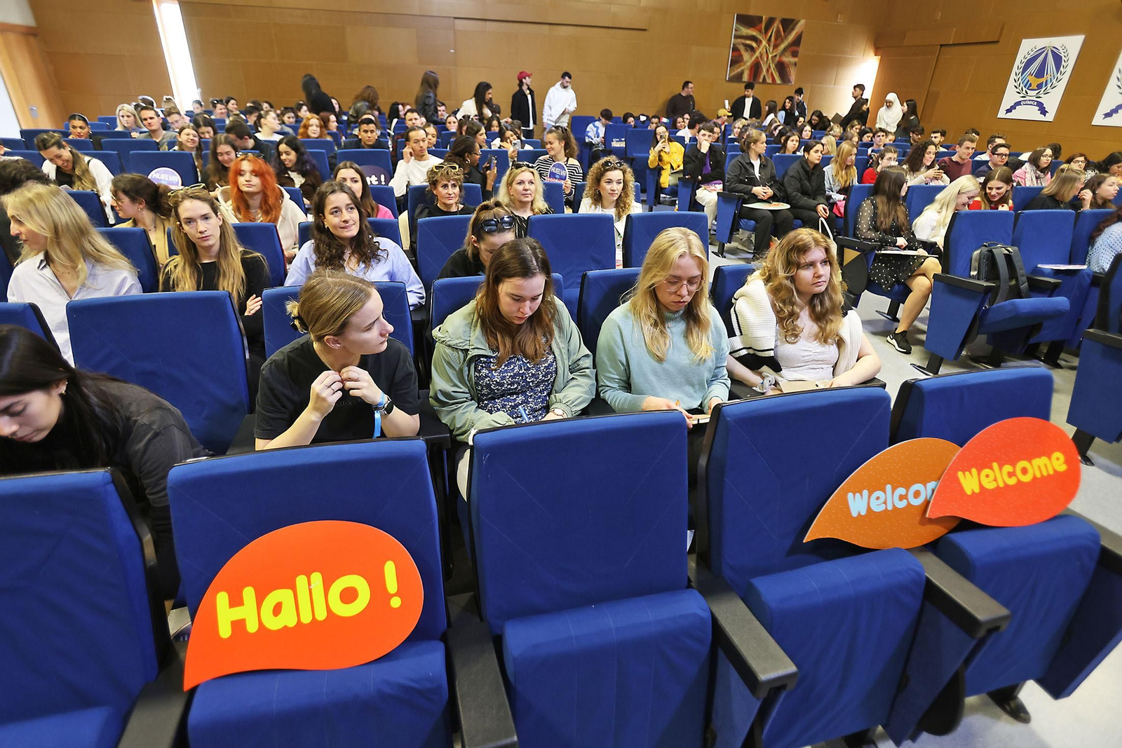 Imágenes de la Welcome Ceremony para dar la bienvenida al alumnado Erasmus que estudiará en la UHU