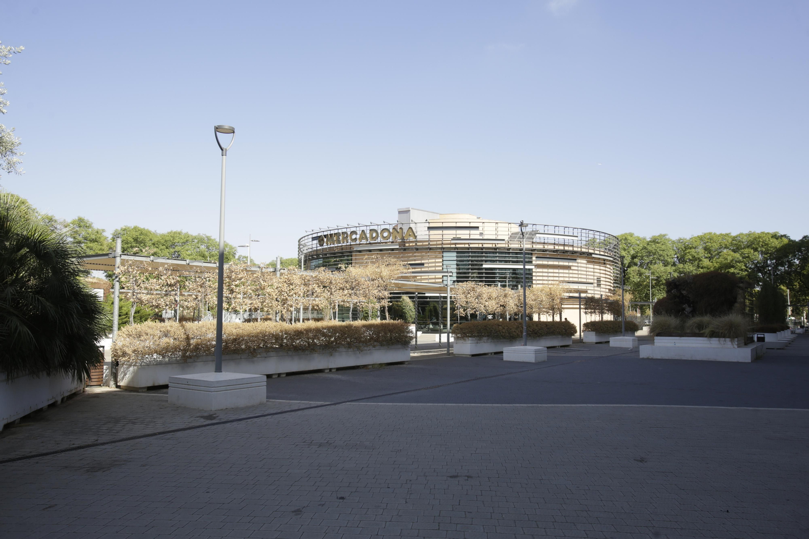 Abandono y mal estado de la plaza entre Mercadona y Plaza de Armas