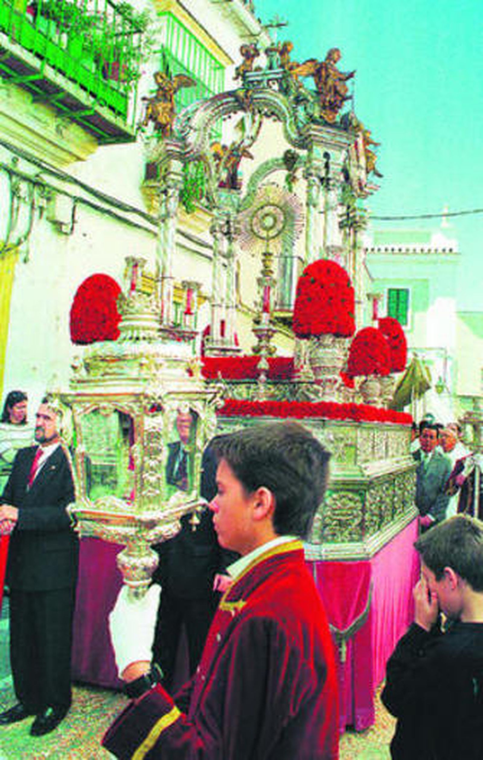 La custodia de San Miguel en el paso del Rosario.