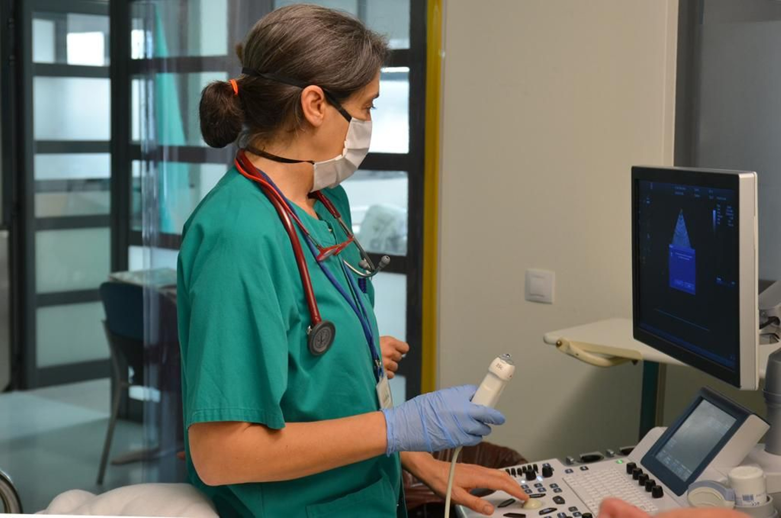 La lucha contra el coronavirus desde la UCI del Reina Sofía, fotografiada por sus profesionales