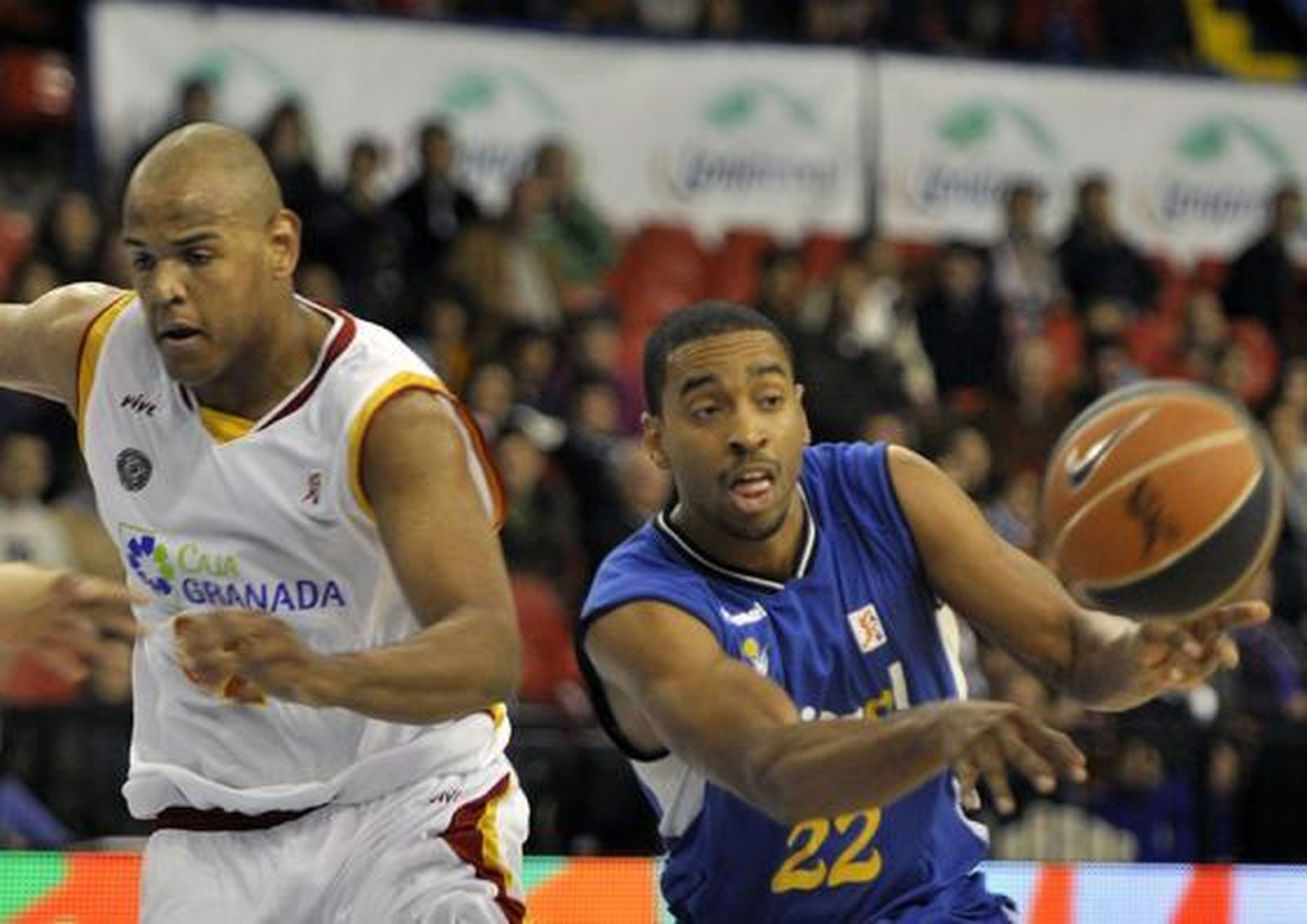 Calloway realiza un pase en un momento del partido.

Foto: Manuel Gomez