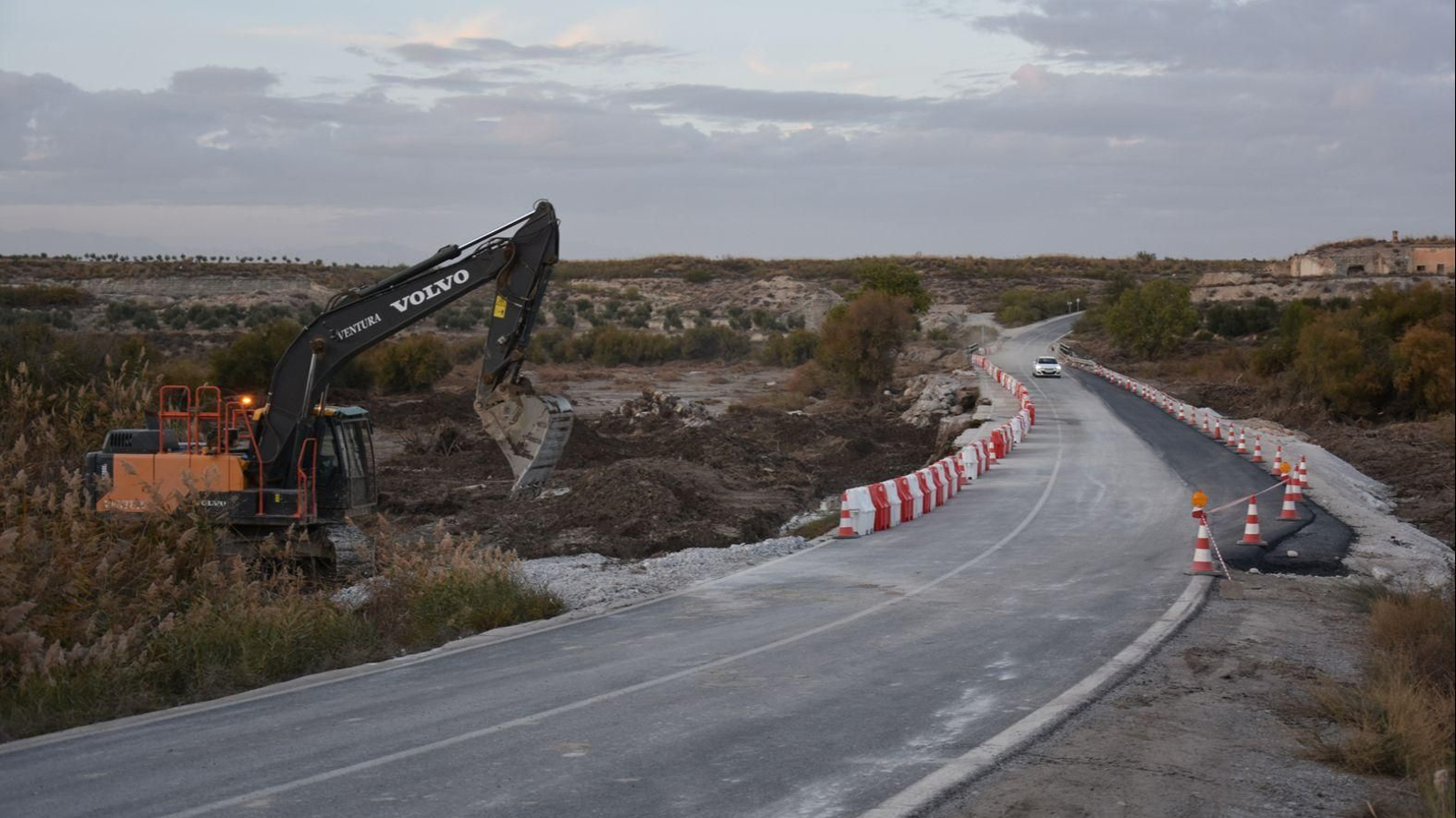 El puente sobre el río de Baza en la carretera de Benamaurel (A-4200) El puente sobre el río de Baza en la carretera de Benamaurel (A-4200)