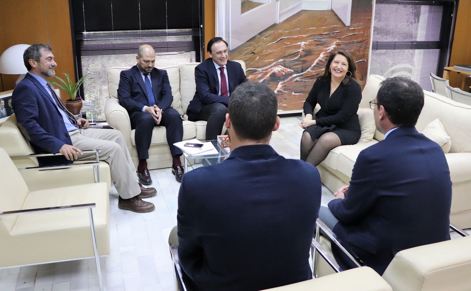 Carmen Crespo y Gómez Villamandos, durante la reunión.