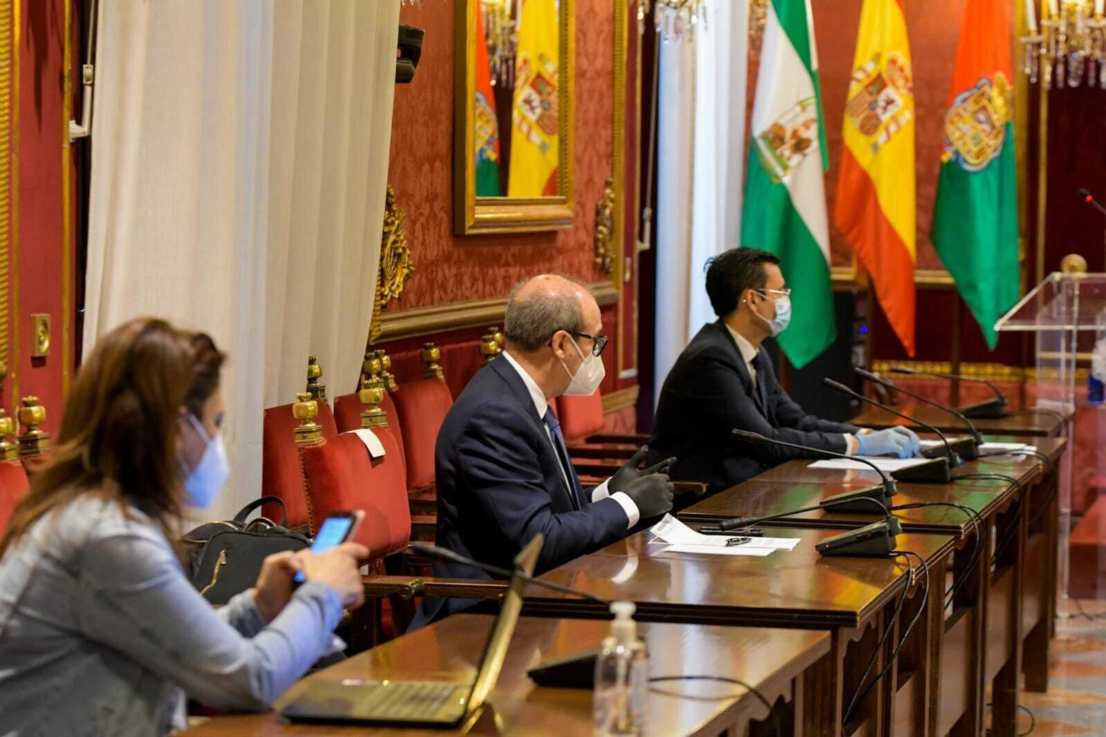 Las imágenes del primer Pleno del Ayuntamiento de Granada sobre el coronavirus
