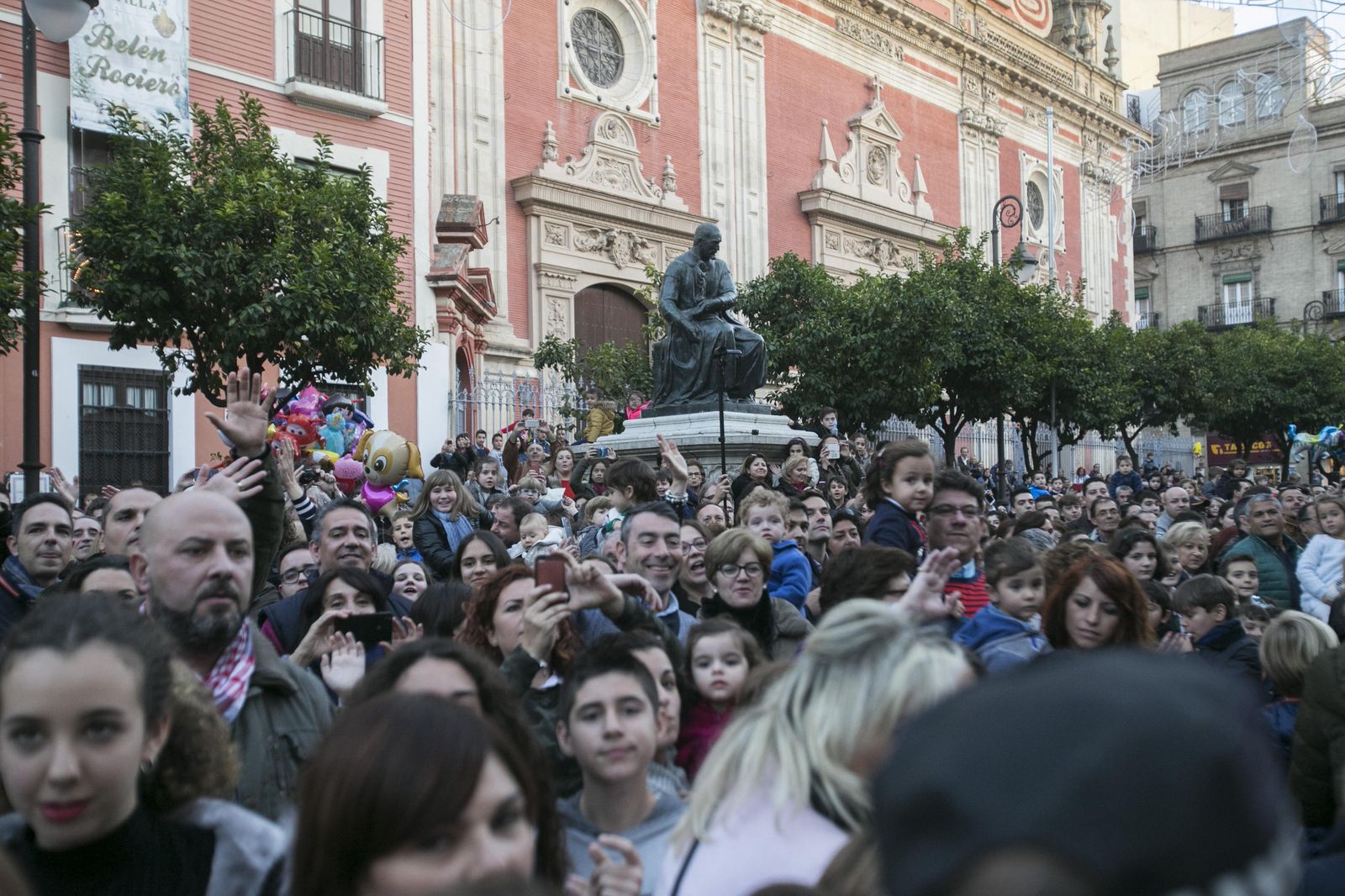 El recorrido del Heraldo Real, en imágenes