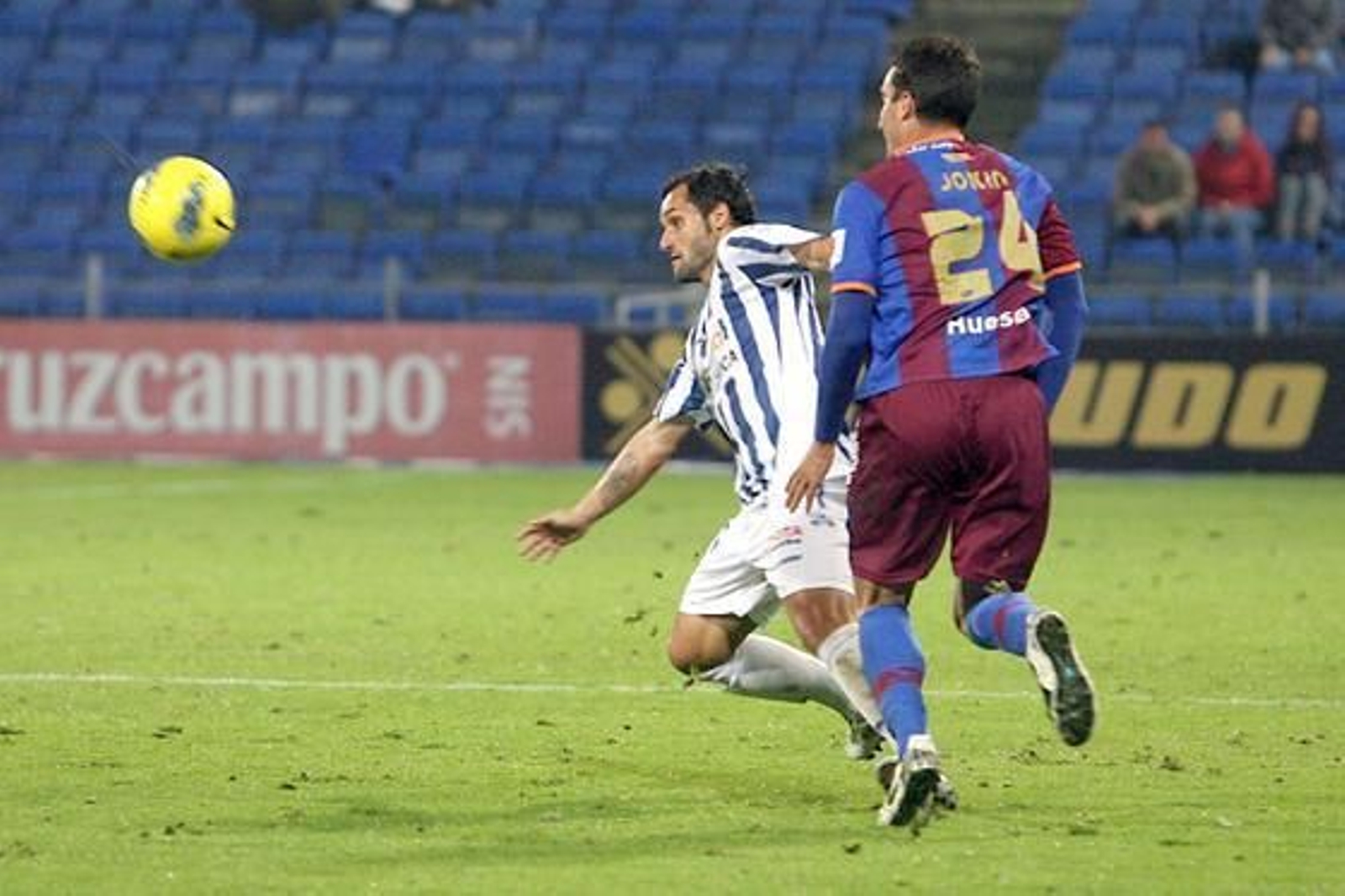 El Recreativo no pasa del empate en casa ante el Huesca. / Espínola