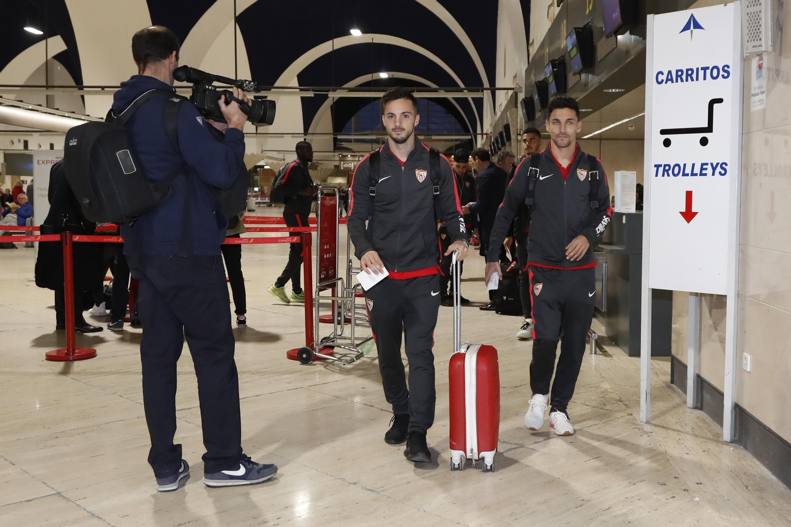 Sarabia y Jesús Navas, momentos antes de volar hasta Madrid.