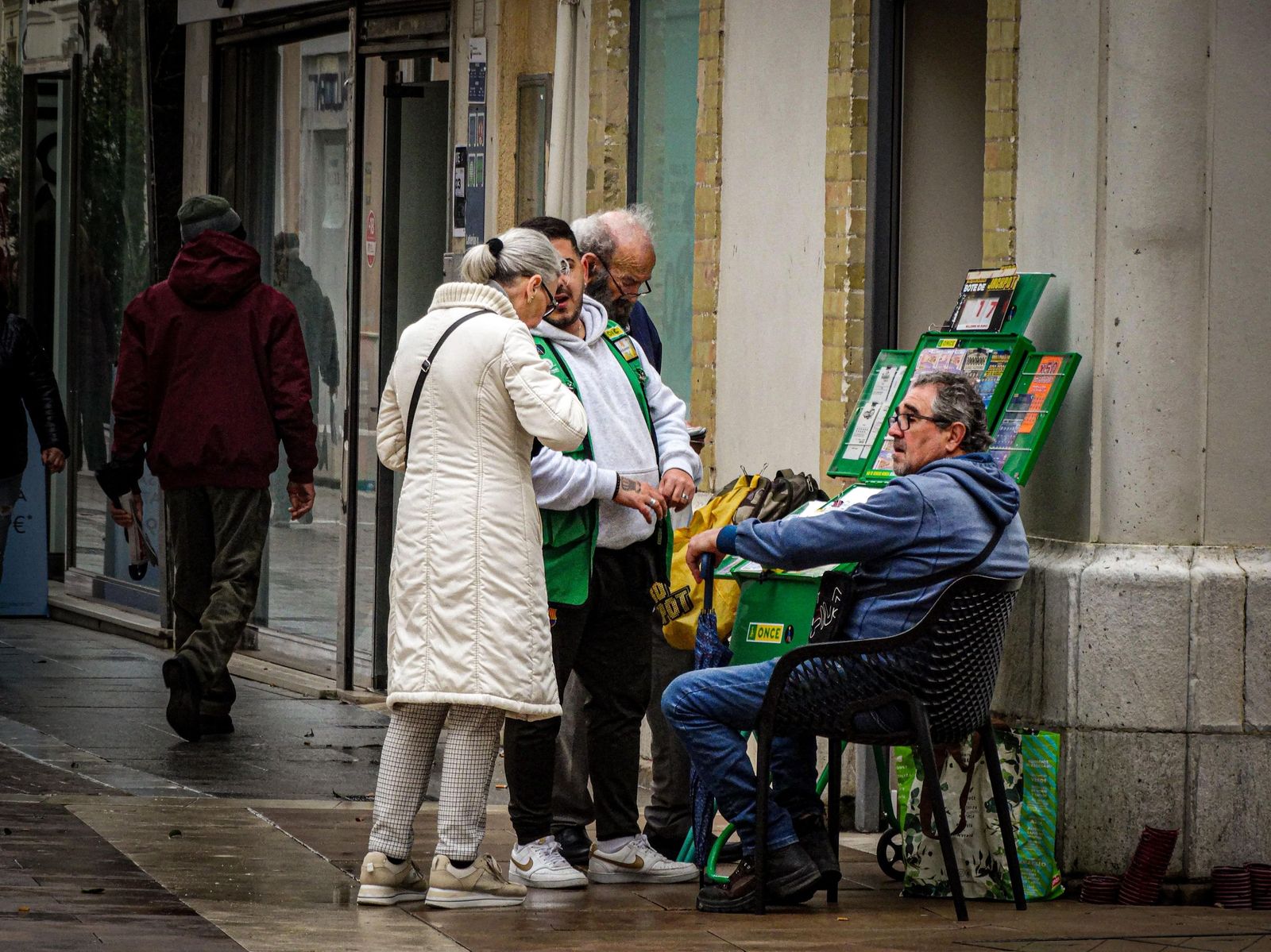 Fotos de ambiente durante la mañana en las calles del centro