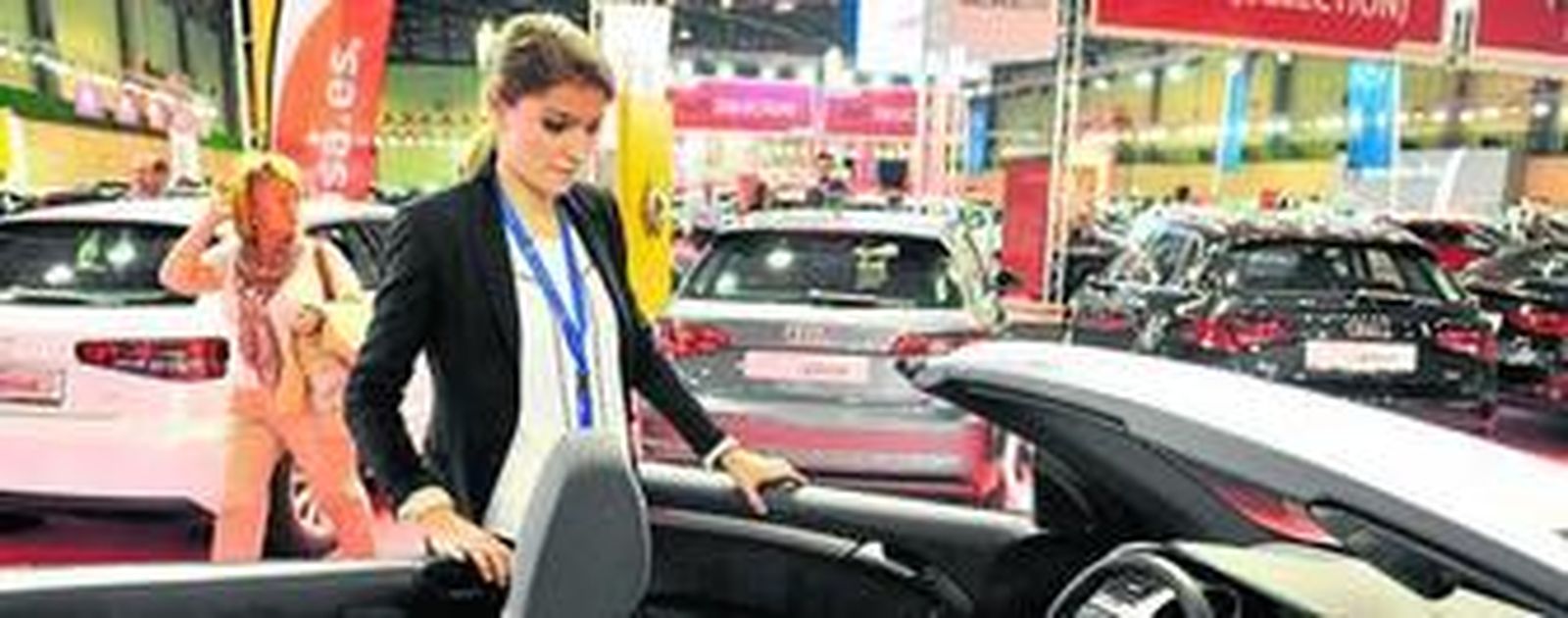 El salón, en sus 27.000 metros cuadrados, alberga turismos, autocaravanas, vehículos industriales y motocicletas.