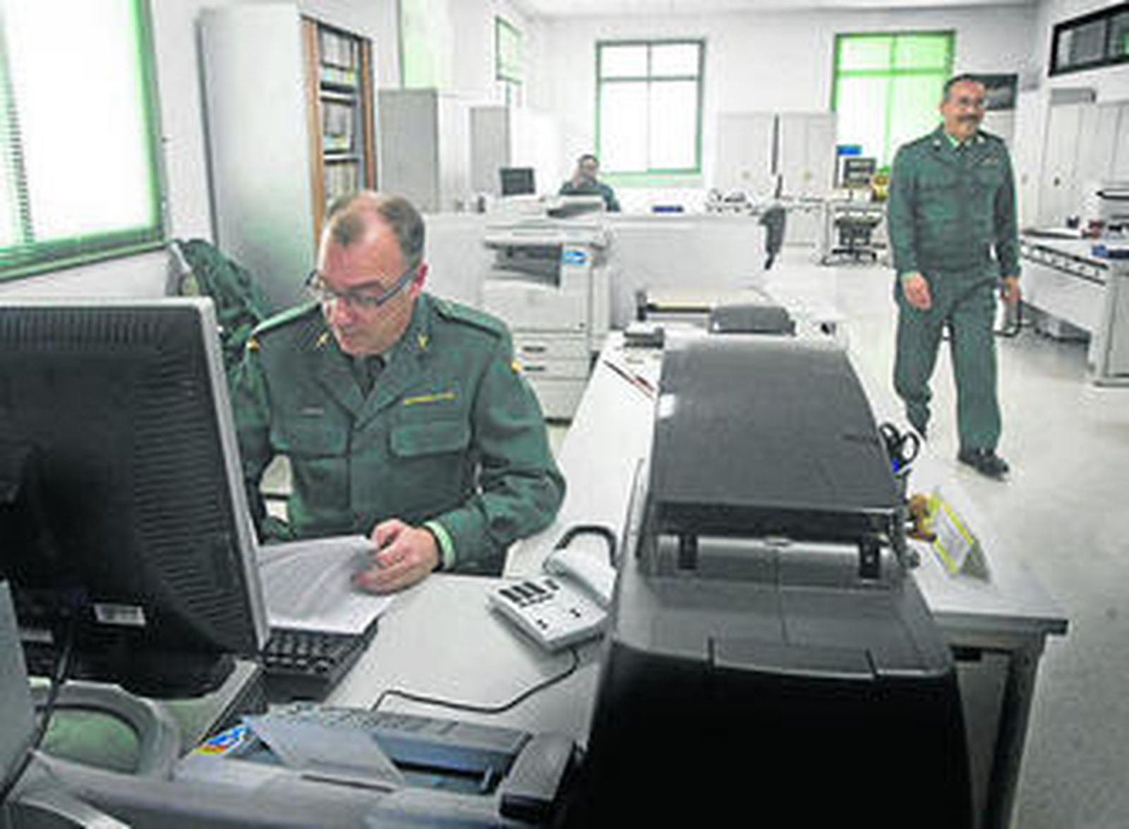 Rifles y escopetas en alto, en las dependencias de la Intervención de Armas de la Comandancia de Cádiz.
