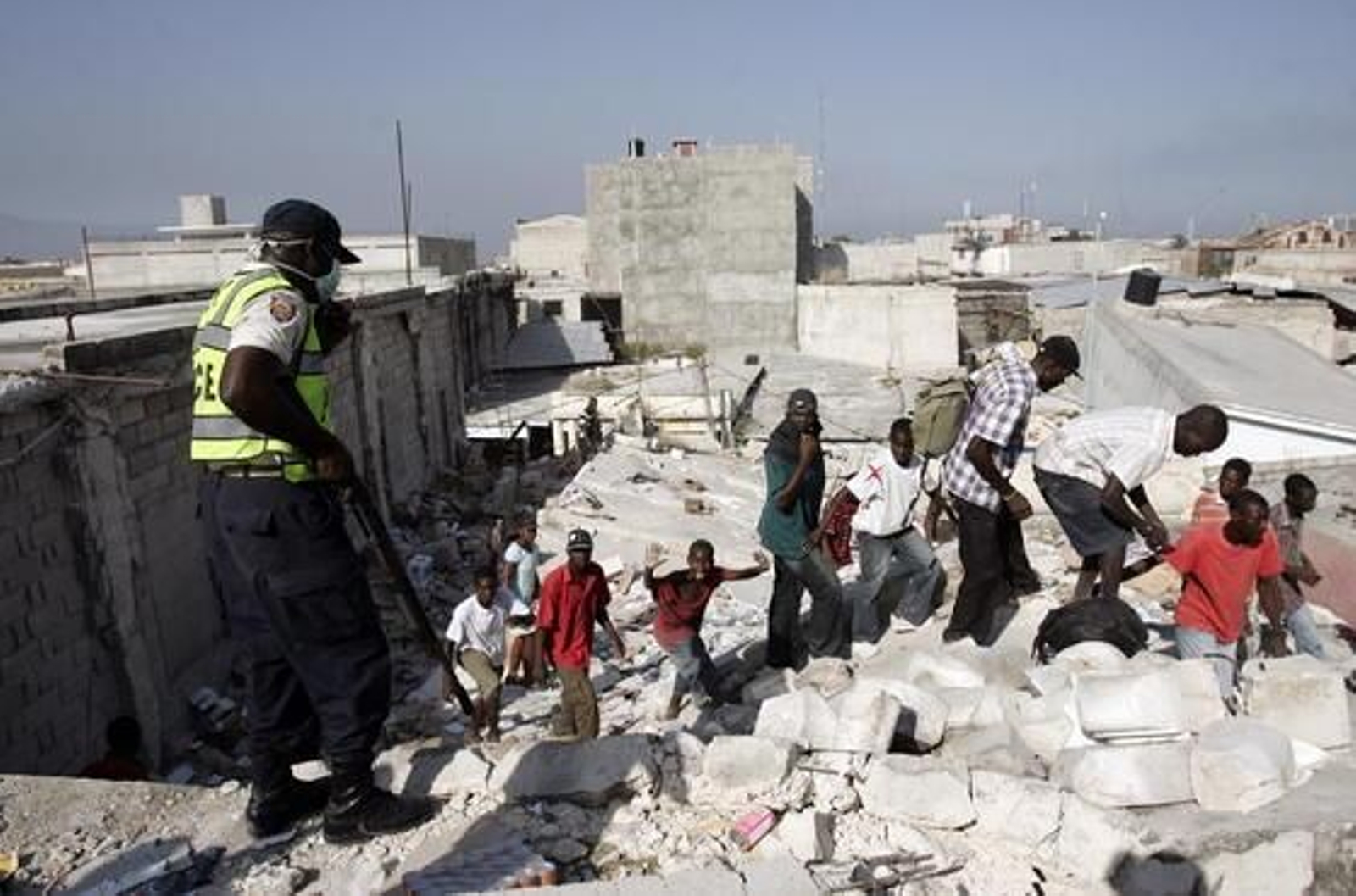 La comunidad internacional se vuelca en la ayuda hacia la población haitiana. / Reportaje Gráfico: EFE