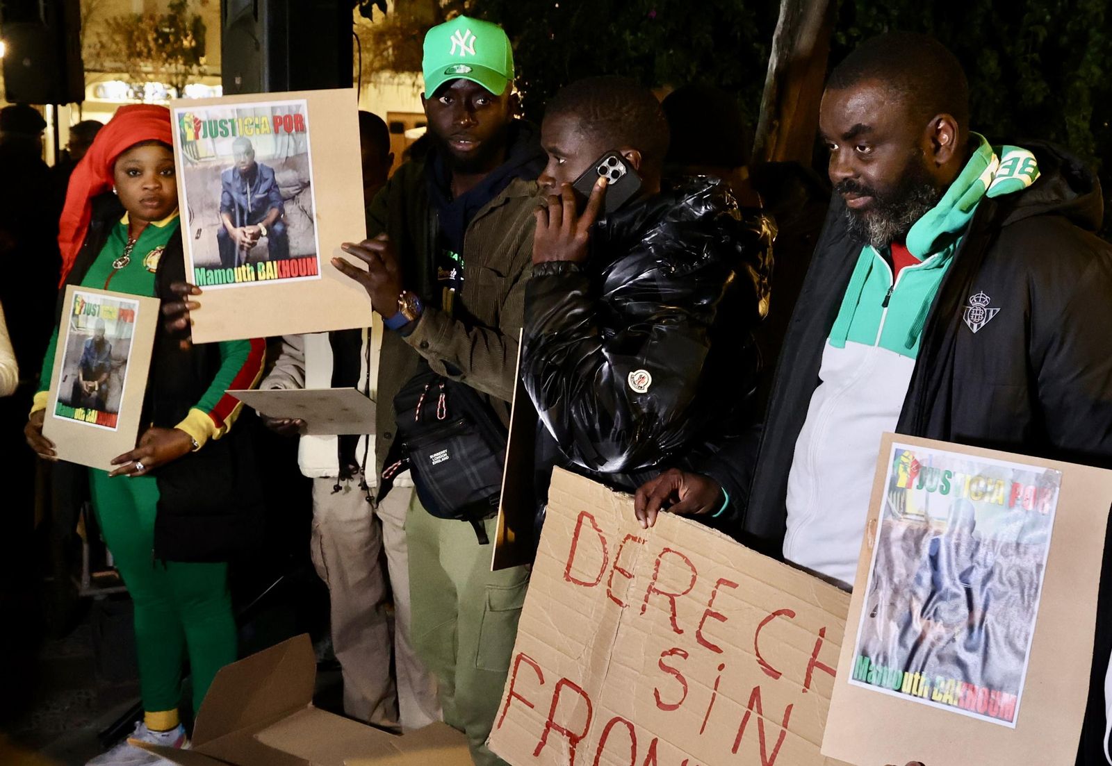 Concentración de senegaleses por la muerte de Mamouth