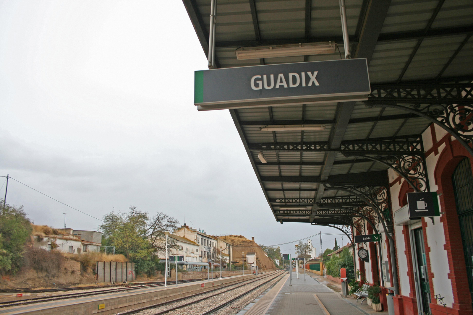 Fotos: el patrimonio ferroviario abandonado de la línea de tren Guadix-Baza-Lorca