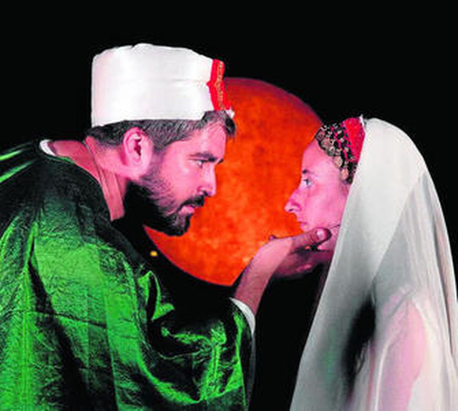 Actores de la compañía durante la representación.