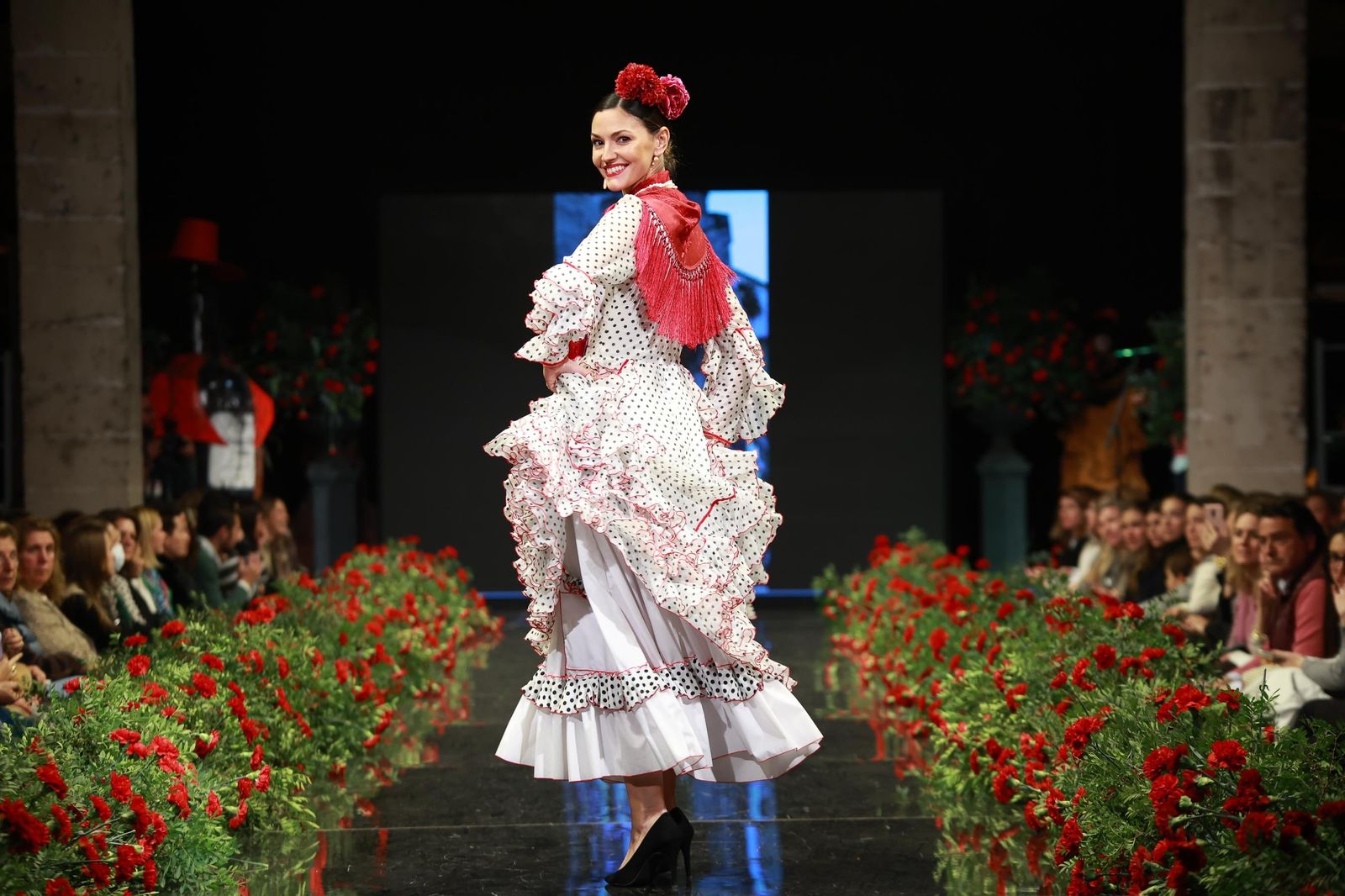 Desfile benéfico de la Hermandad del Rocío de Jerez en la Pasarela Flamenca Jerez Tío Pepe 2023