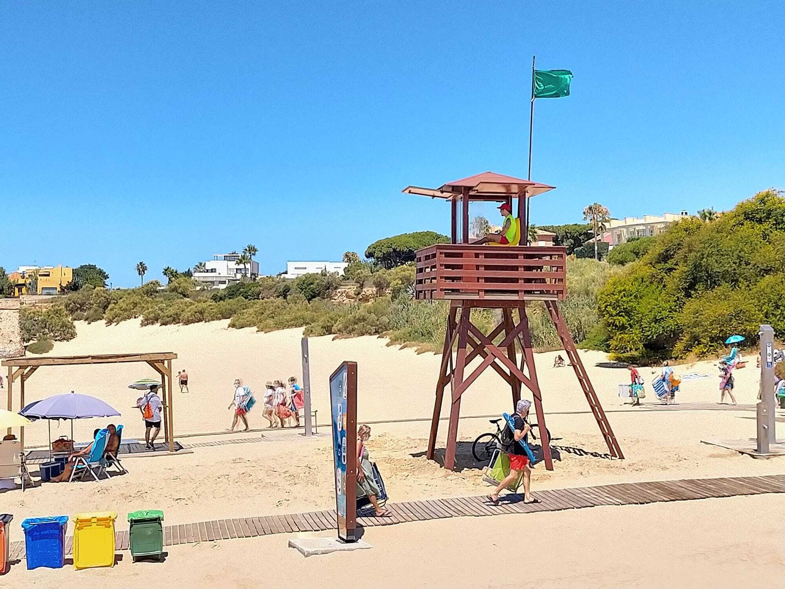 El servicio de socorrismo en la Playa de La Muralla, en una imagen retrospectiva.