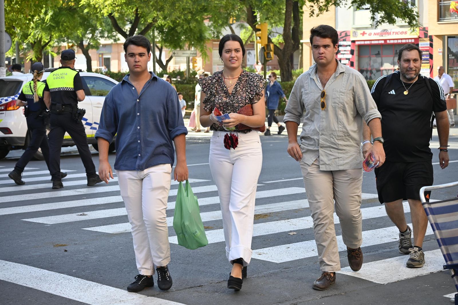 Imágenes de ambiente en el cuarto día de toros en Huelva