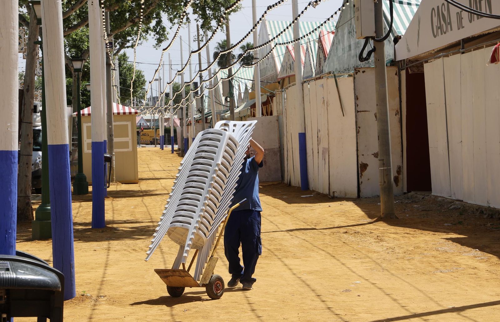 Montaje de la Feria tras el apagón