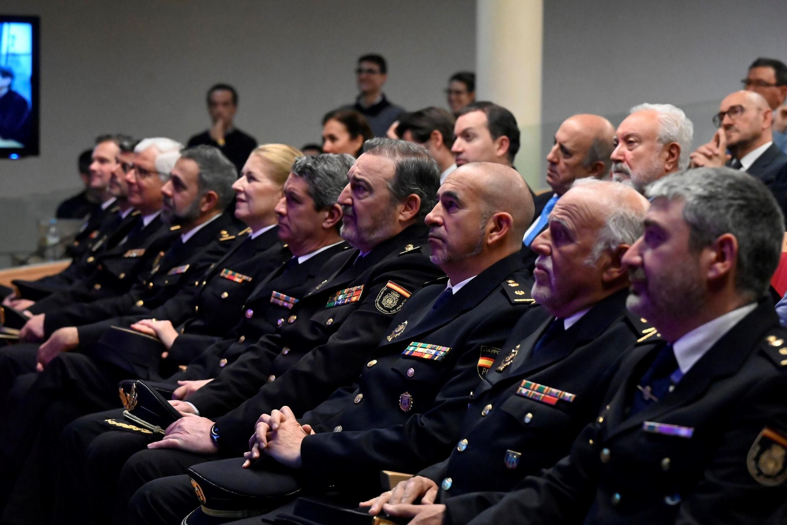 El homenaje de la Policia Nacional de Córdoba a sus agentes jubilados, en imágenes