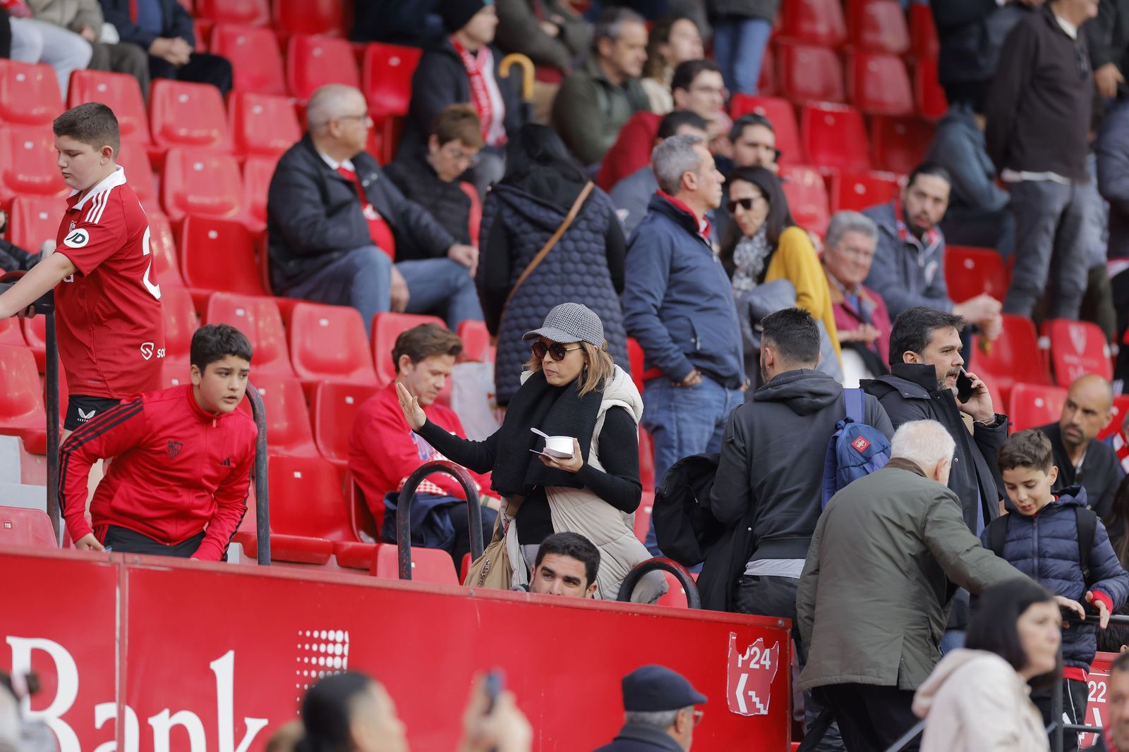 Búscate en las fotos del Sevilla fc - Rayo