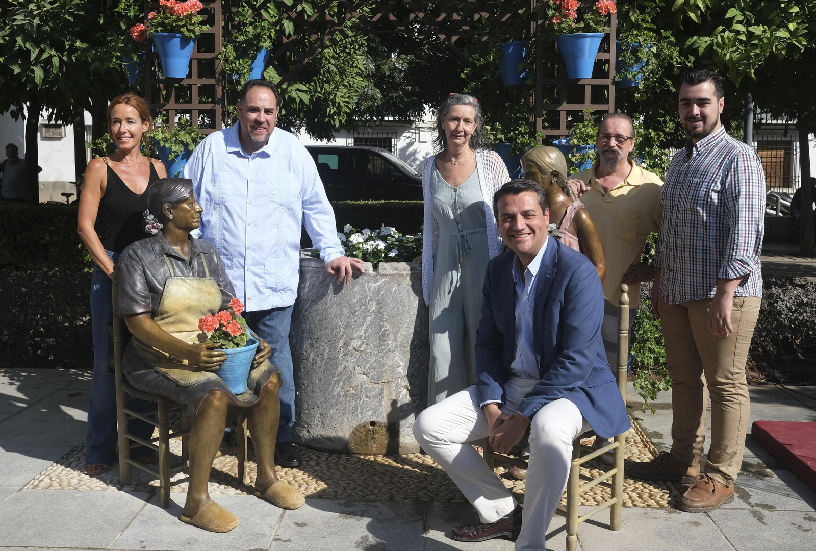 La inauguración de la nueva escultura en homenaje a los Patios de Córdoba, en imágenes