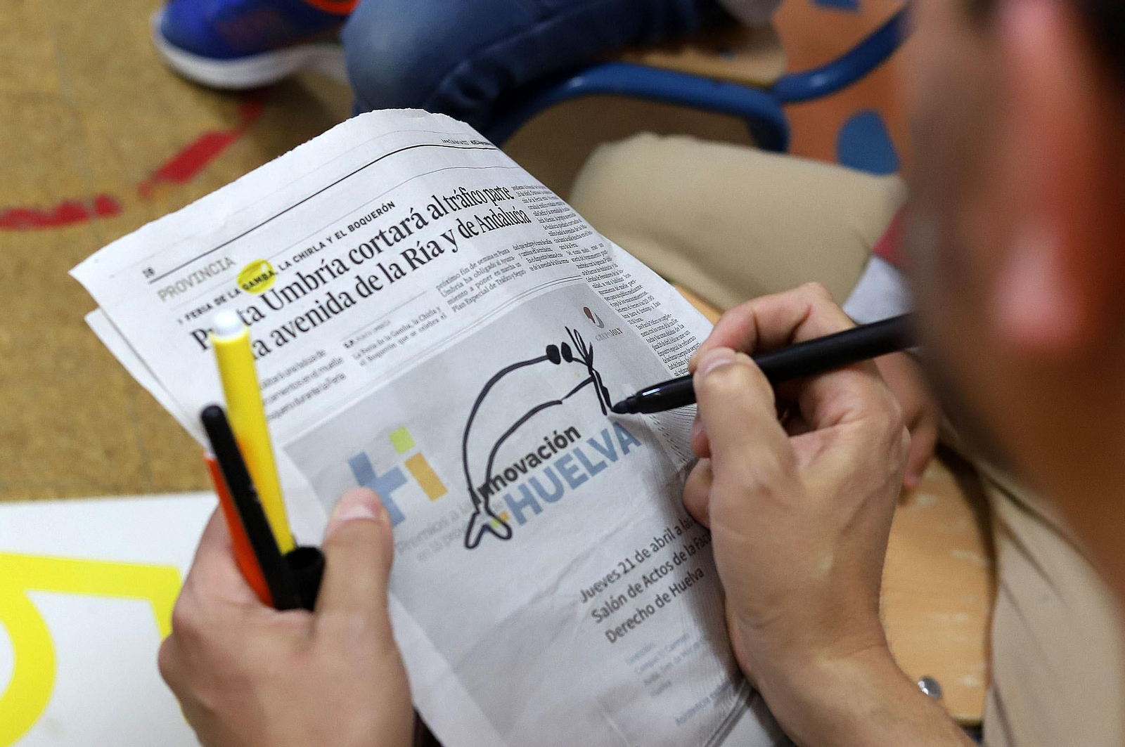 Imágenes de los alumnos de infantil de El Puntal haciendo de periodistas