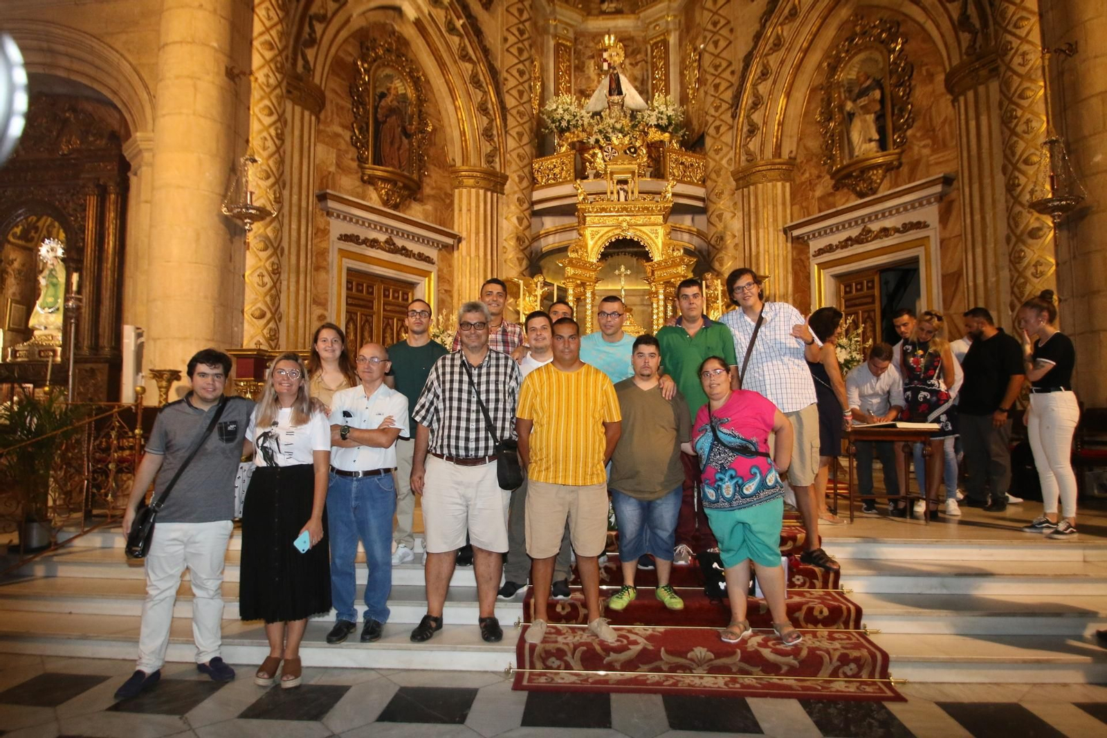 Fotogalería de la ofrenda floral de la UDA a la Virgen del Mar