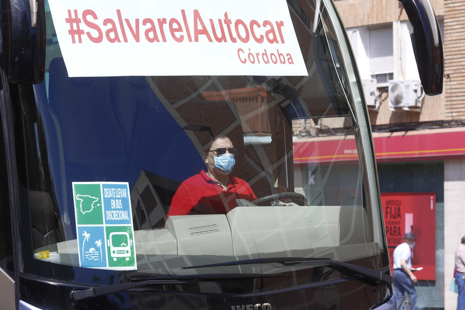 Las fotos de la concentración de los autocares de línea para reclamar ayudas al sector ante la crisis