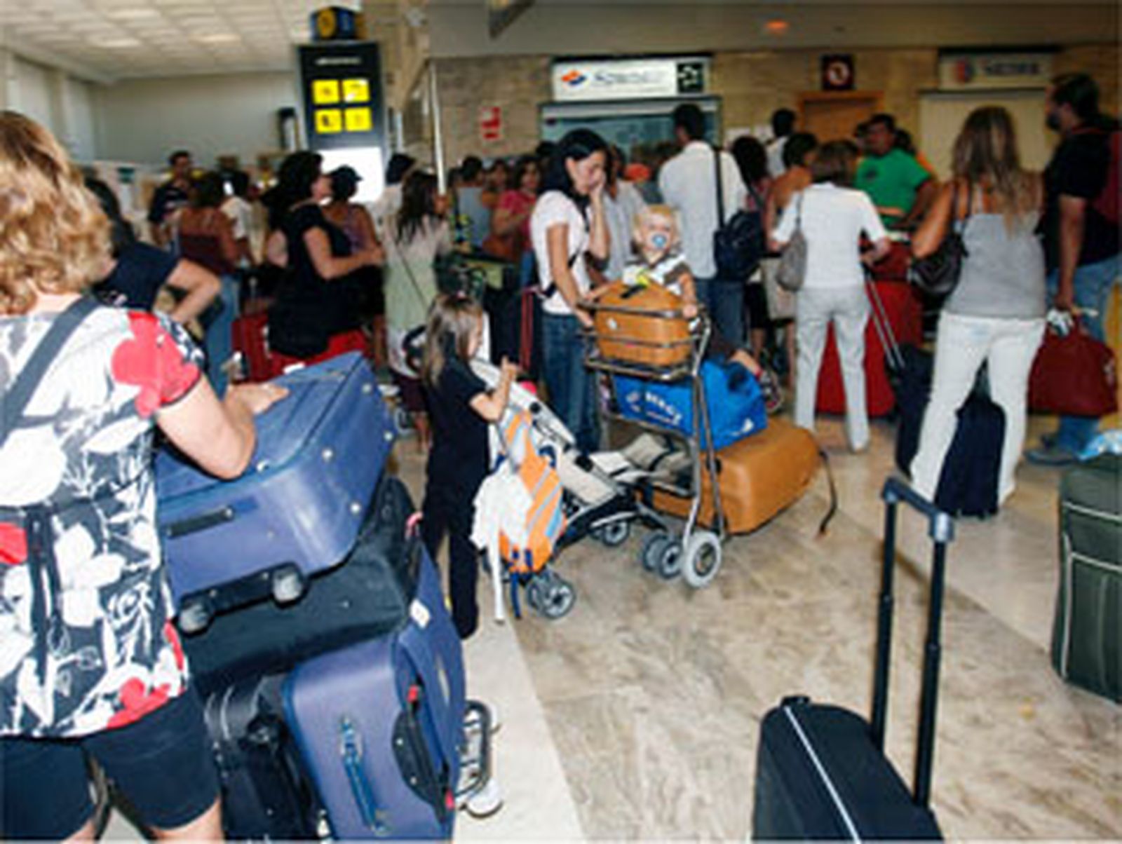 El vuelo de Spanair Granada-Barcelona vuelve al aeropuerto tras un fallo técnico