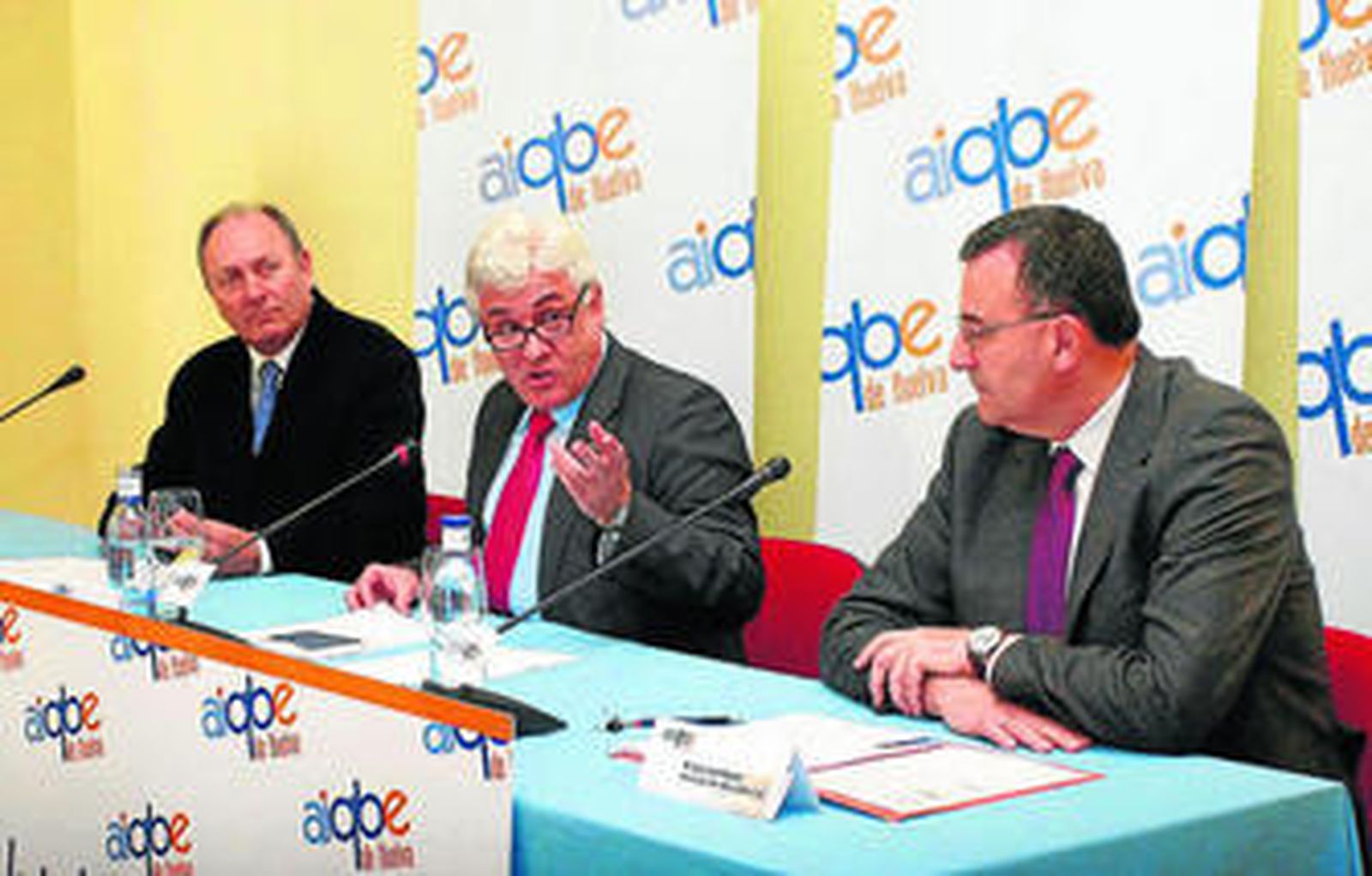 Rafael Martínez-Cañavate, Miguel Palacios y Juan José Pacios, ayer durante la presentación.