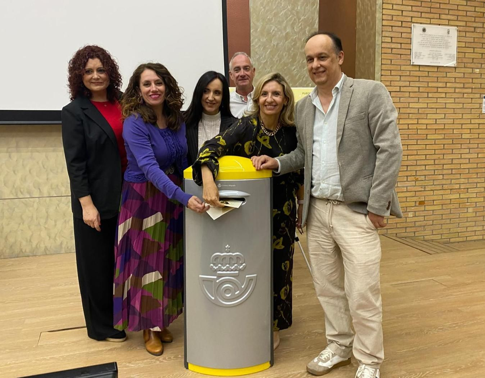 Acto celebrado recientemente en honor de Carmen de Burgos en la Universidad de Almería.