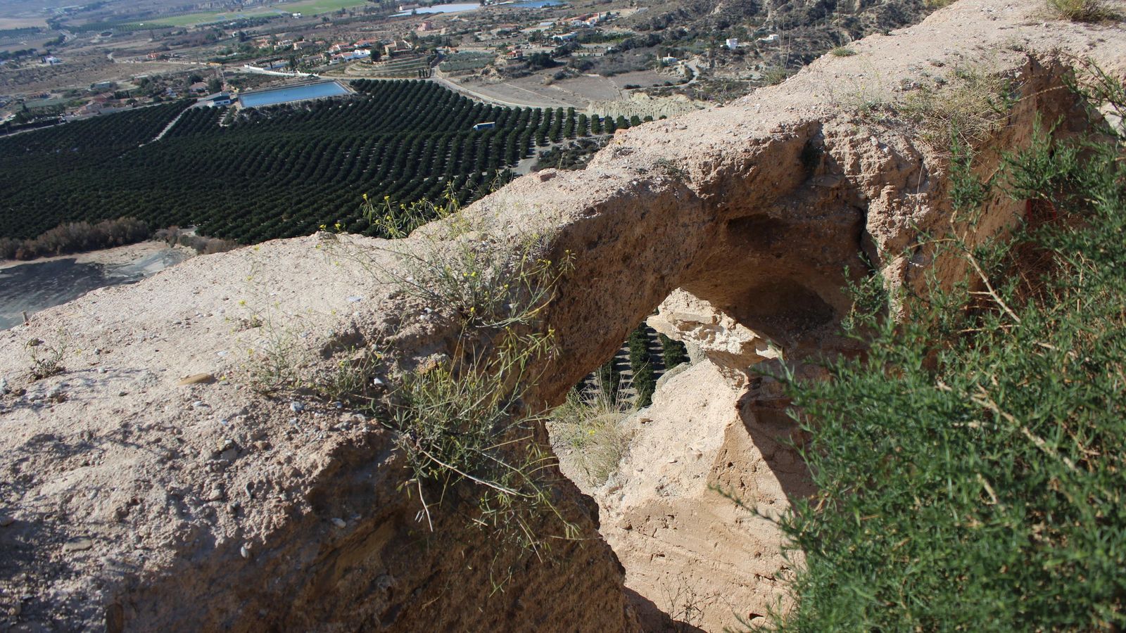 Restos del acceso a la alcazaba antes de los trabajos realizados en 2018. Restos del acceso a la alcazaba antes de los trabajos realizados en 2018.