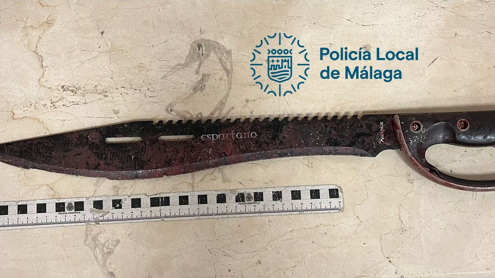 Machete intervenido por policías locales