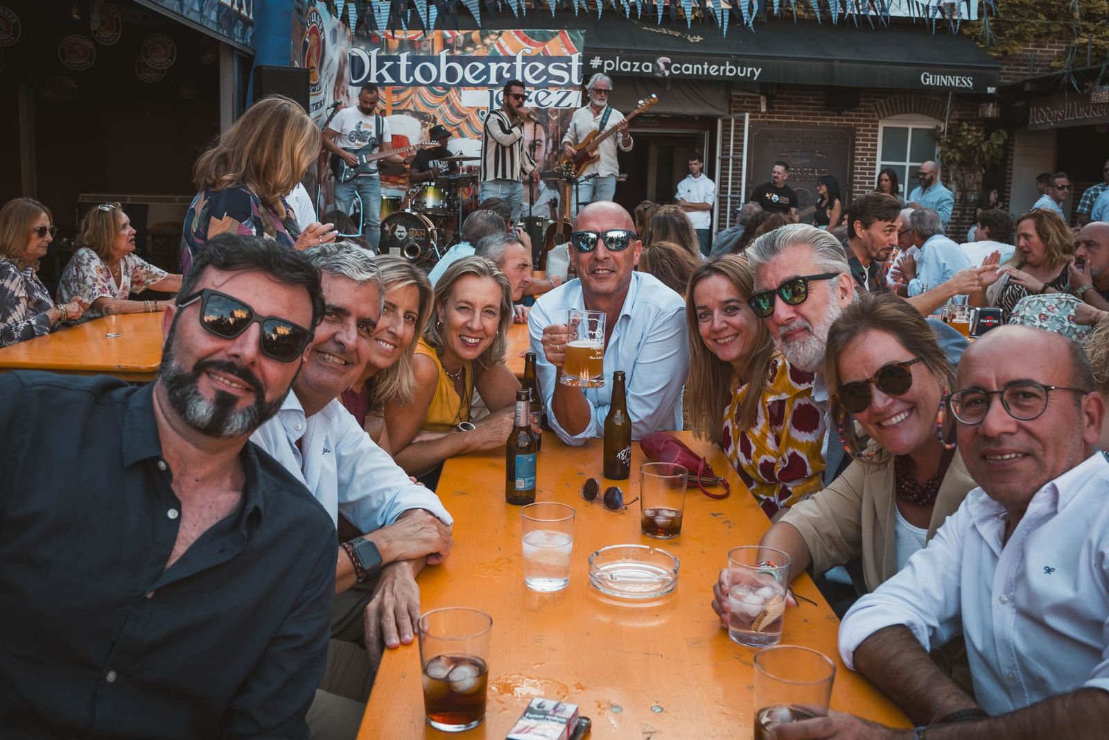 Búscate en las imágenes del viernes 27 de septiembre en el Oktoberfest en Plaza Canterbury en Jerez