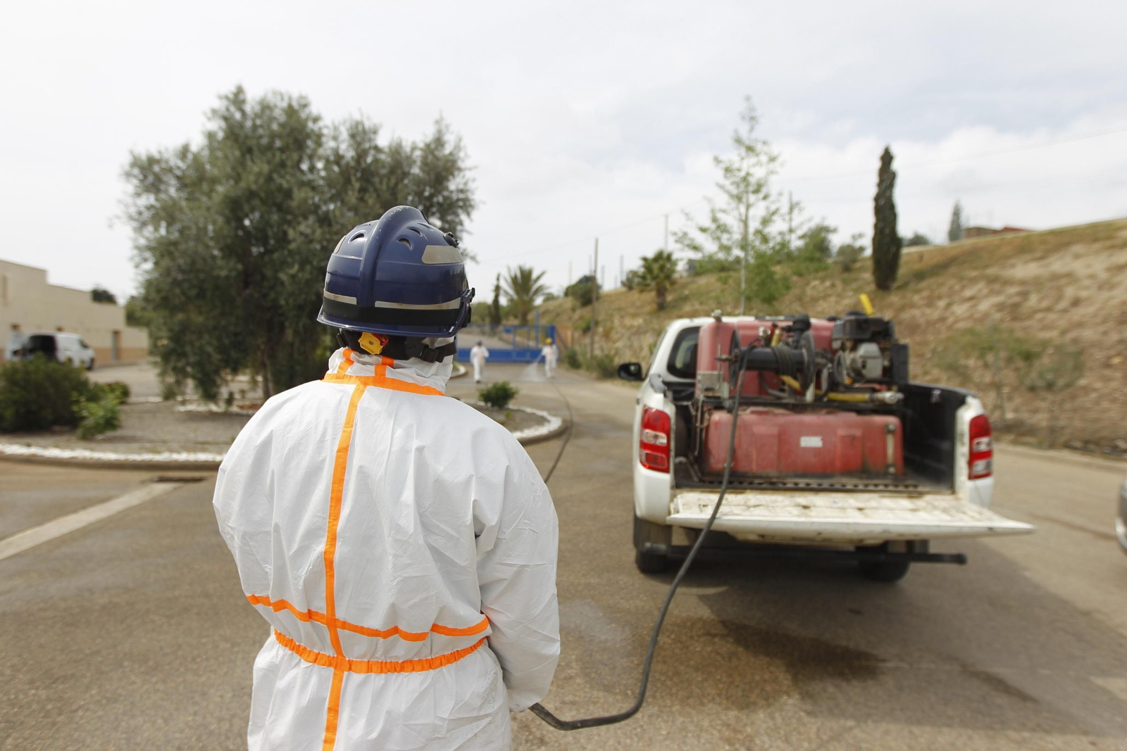 Fotogalería actuación INFOCA y UME por el coronavirus en Almería. Covid-19