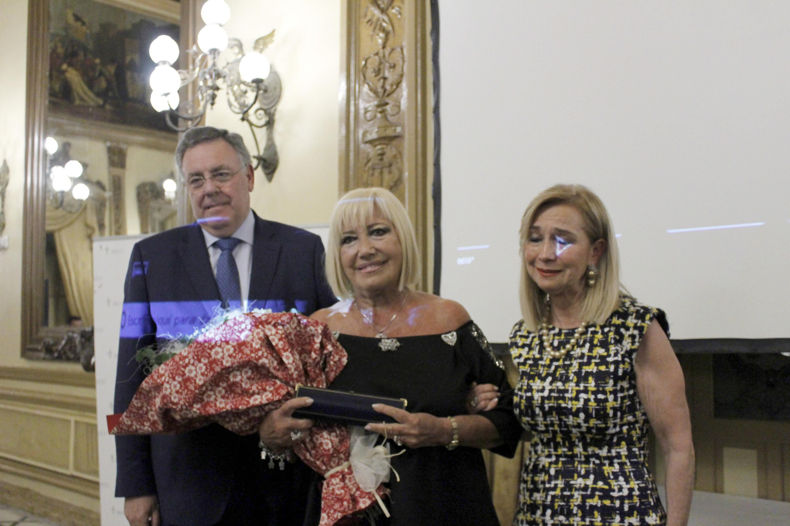 Fotografías del homenaje a María Luisa Cobos por la AECC