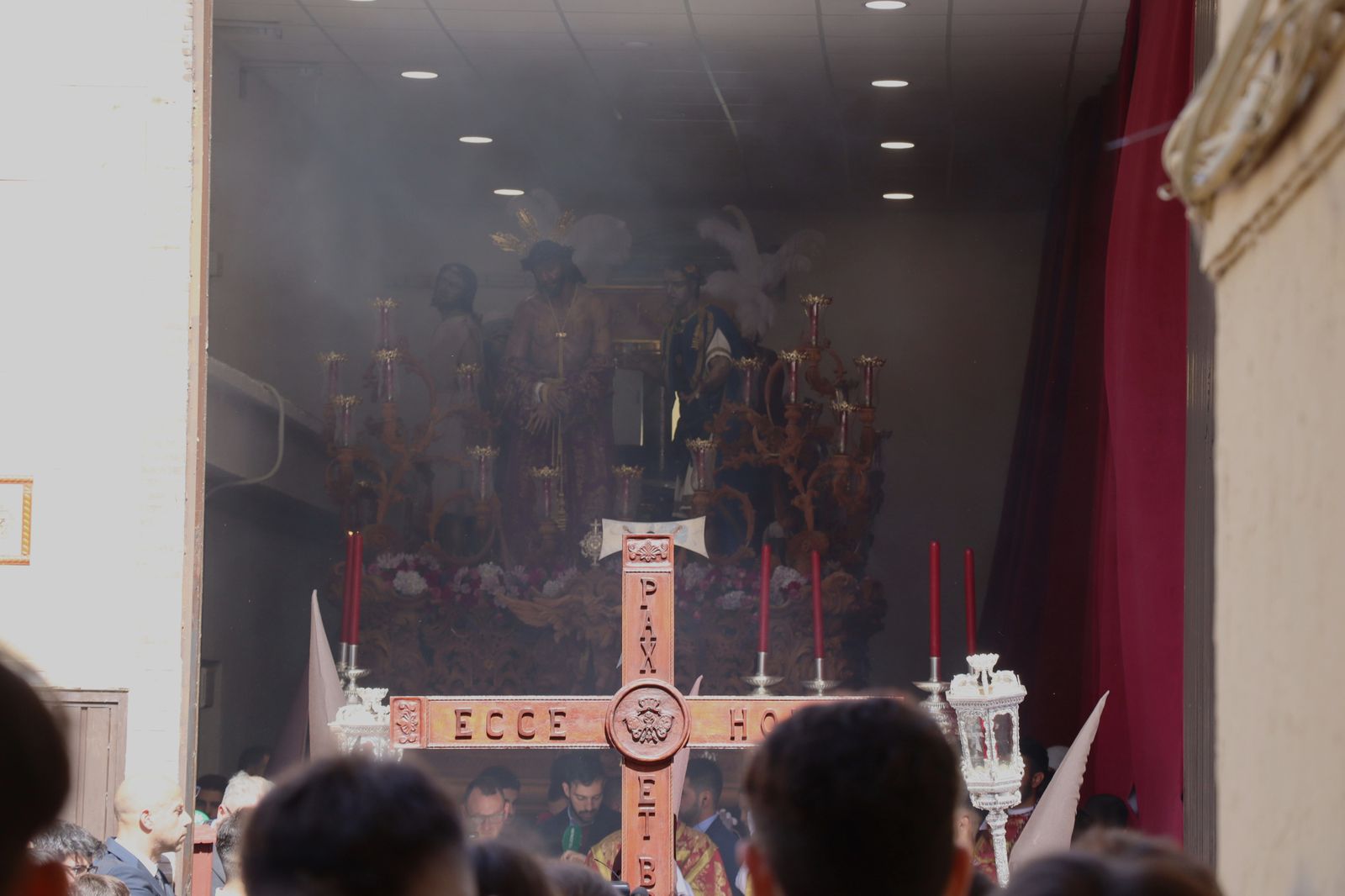 Las mejores imágenes del Martes Santo en Huelva: La Hermandad de La Sentencia