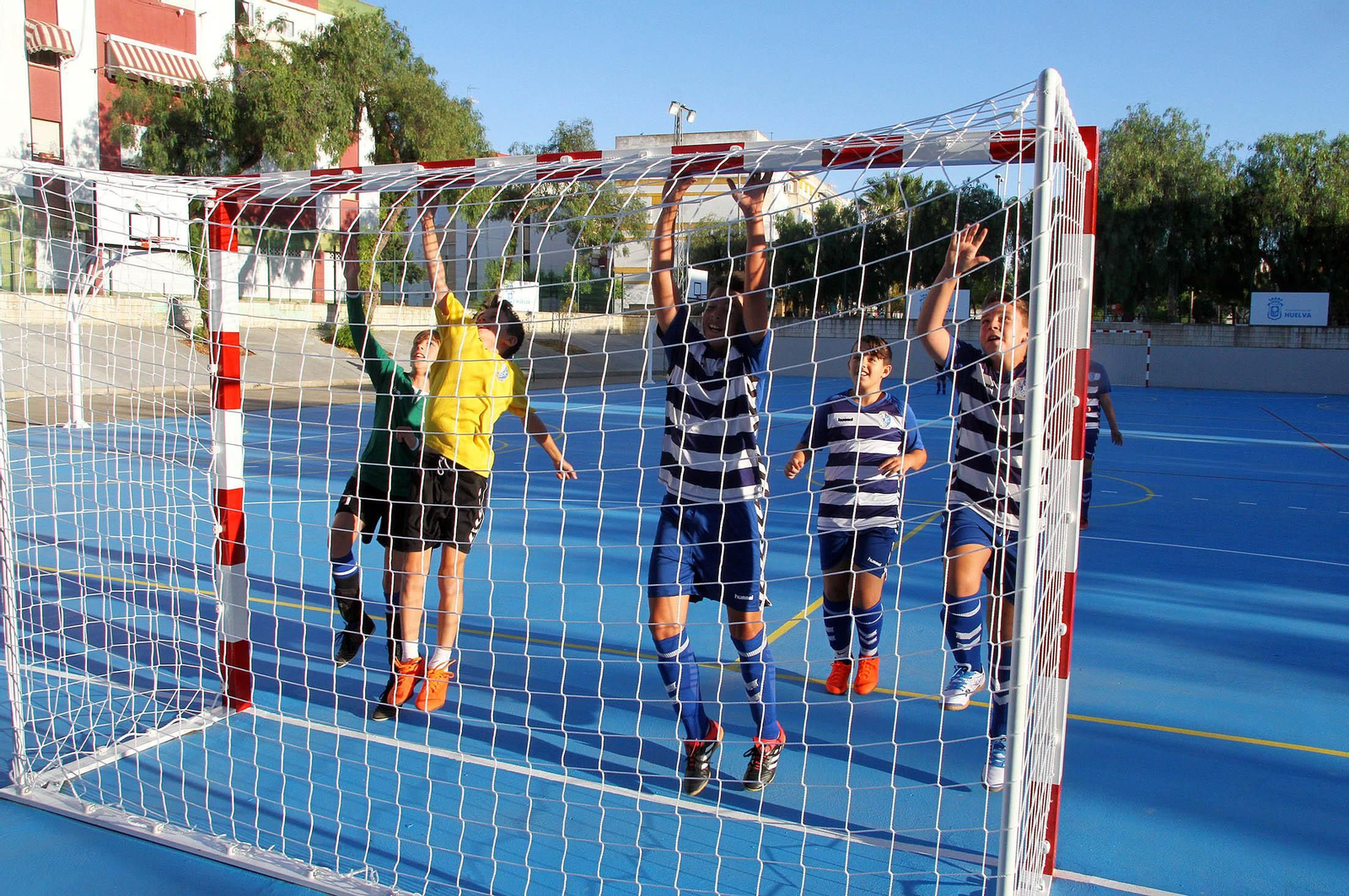 Imágenes de la inauguración de las pistas deportivas de la Paza Andévalo