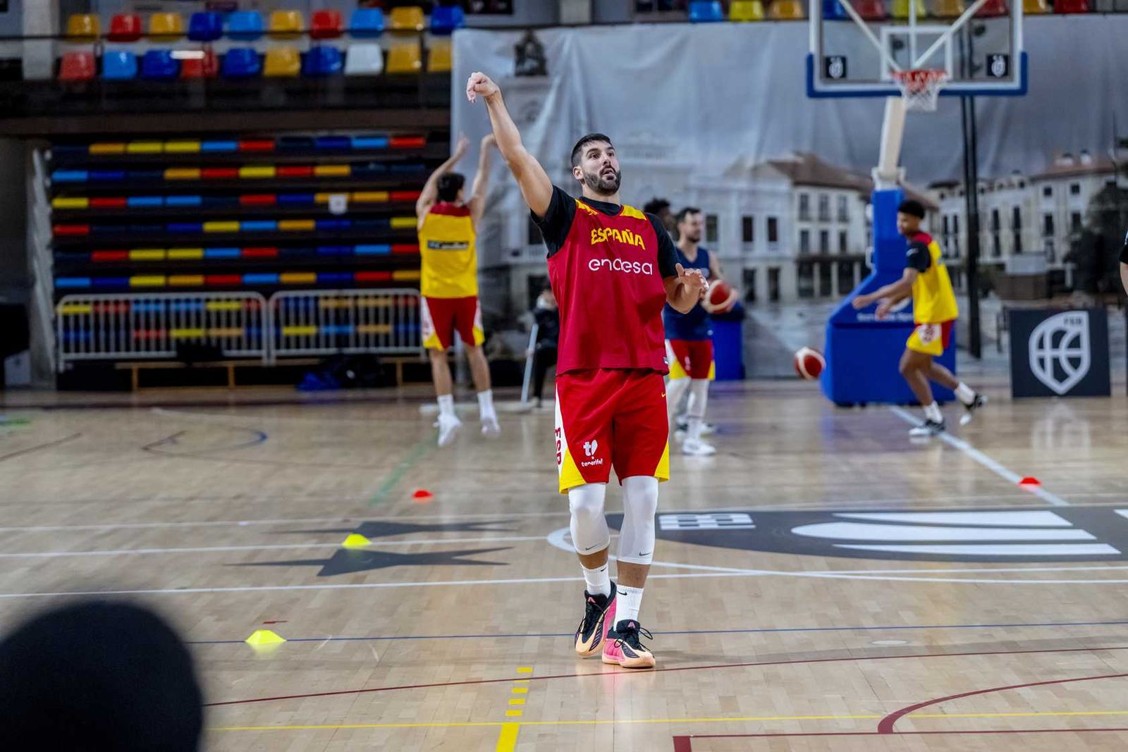 Alberto Díaz, Francis Alonso y Paco Aurioles, en la primera España de Chus Mateo