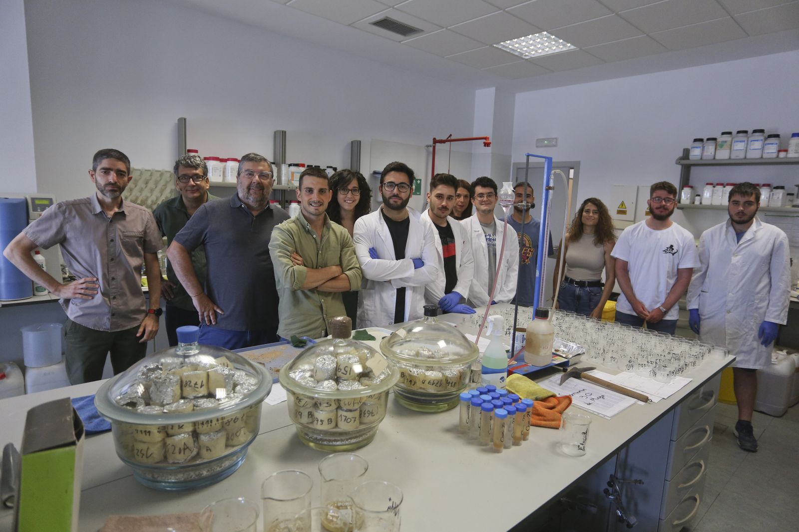 Parte del equipo del laboratorio de Geomorfología y Suelos de la UMA.