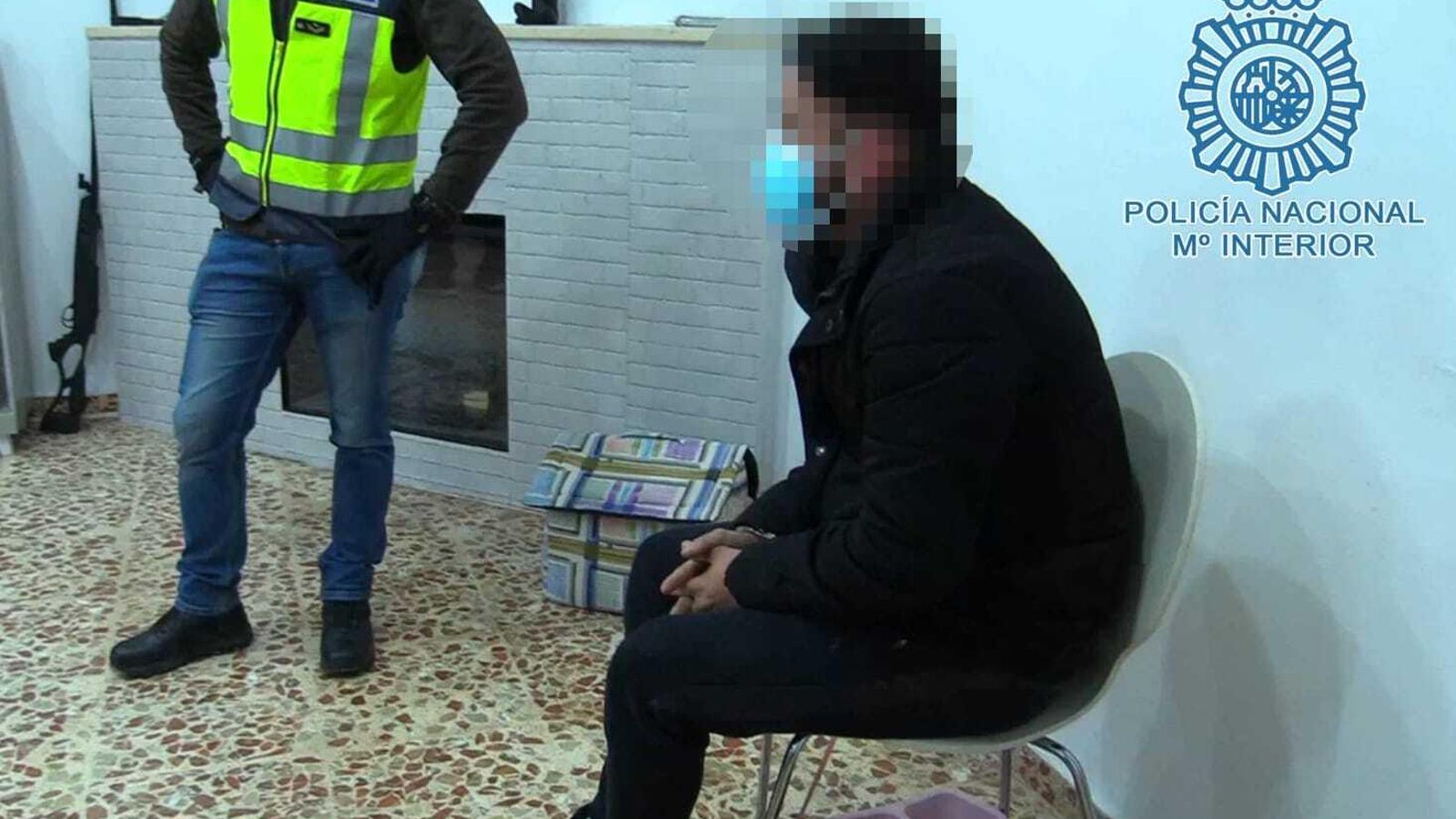 El Ivi, con peluca, detenido por la Policía Nacional. El Ivi, con peluca, detenido por la Policía Nacional.